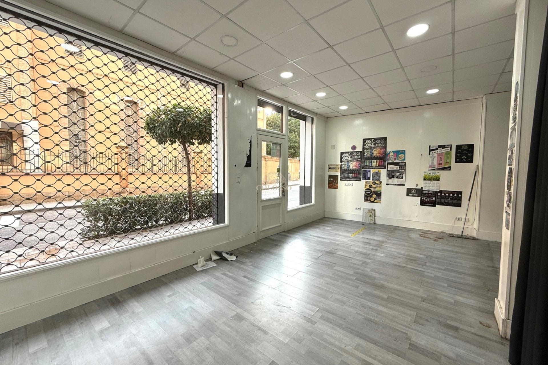 Resale - Commercial Premises -
Orihuela