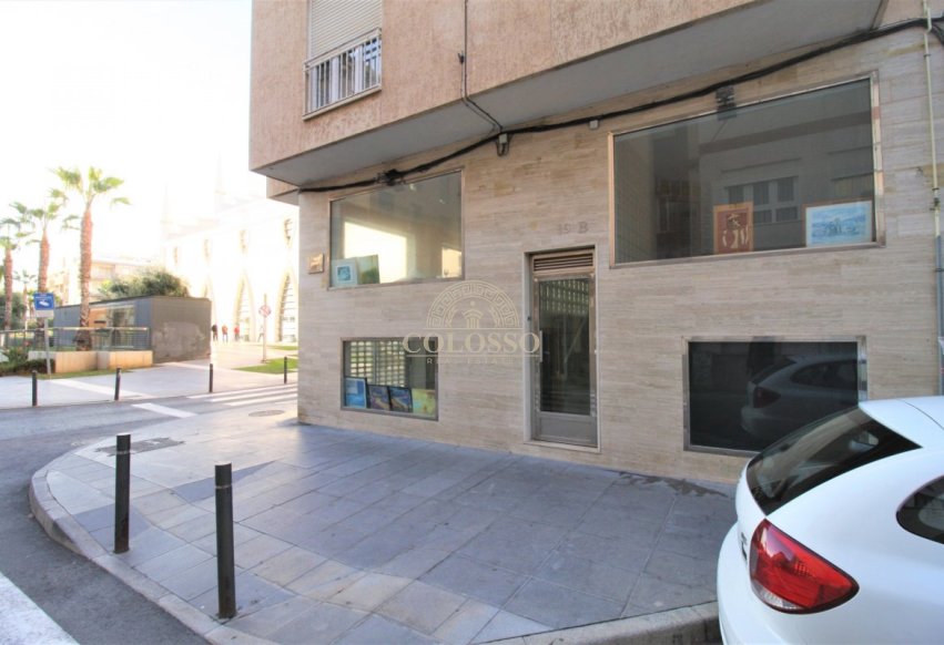 Resale - Commercial Premises -
Torrevieja - Centro