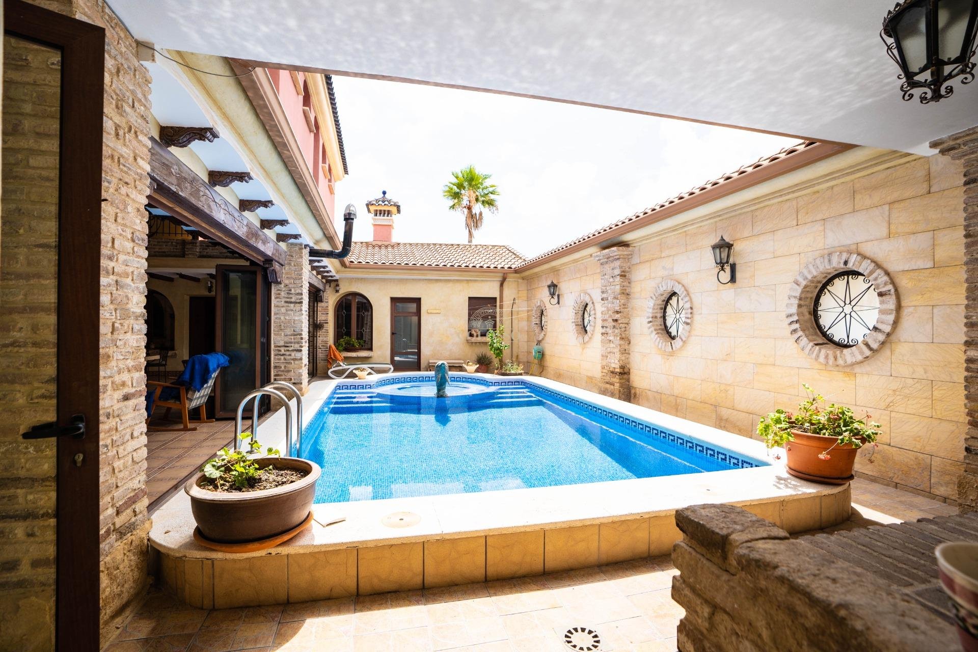 Resale - Inmueble singular -
San Miguel de Salinas - CENTRO