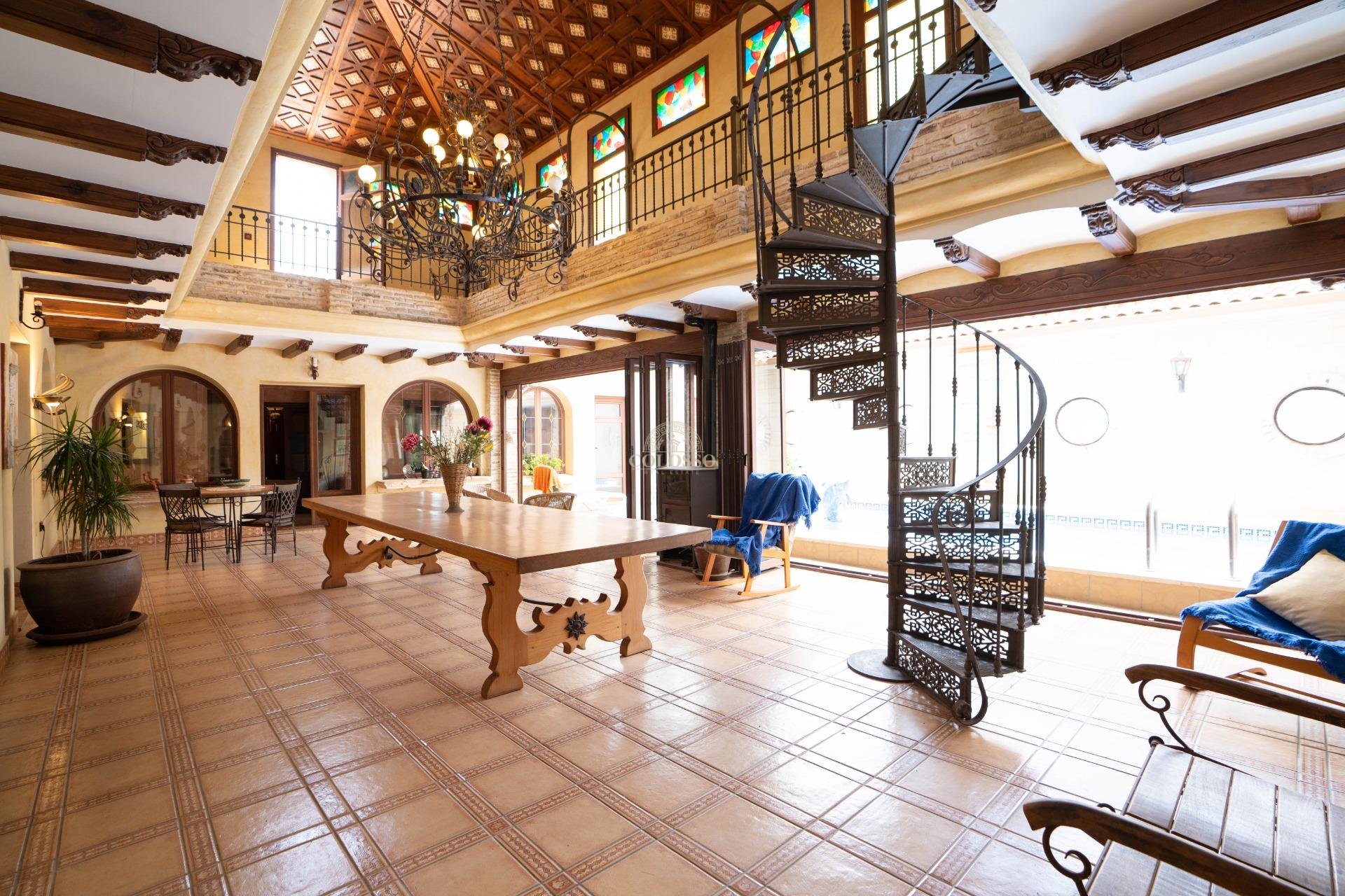 Resale - Inmueble singular -
San Miguel de Salinas - CENTRO