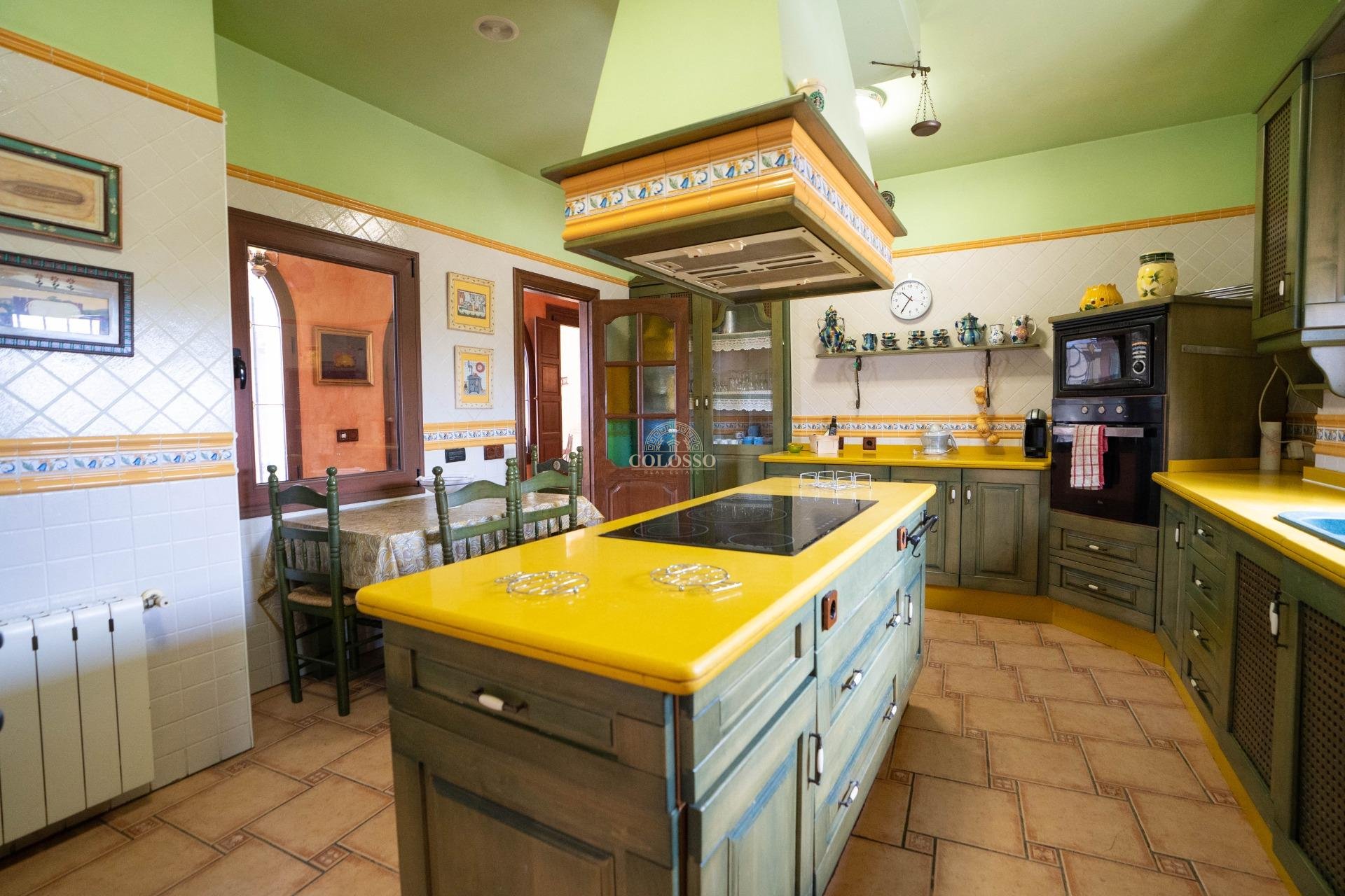 Resale - Inmueble singular -
San Miguel de Salinas - CENTRO