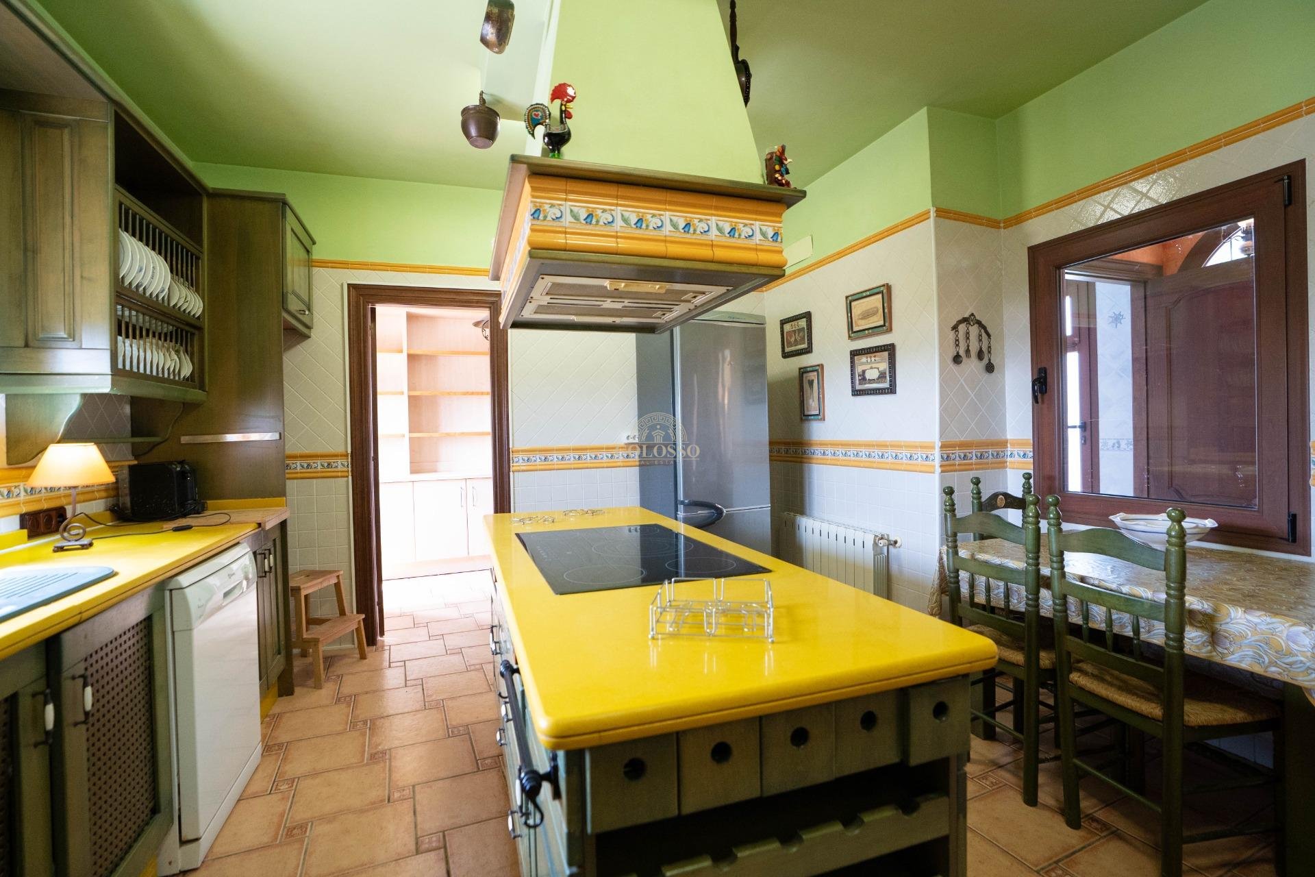 Resale - Inmueble singular -
San Miguel de Salinas - CENTRO