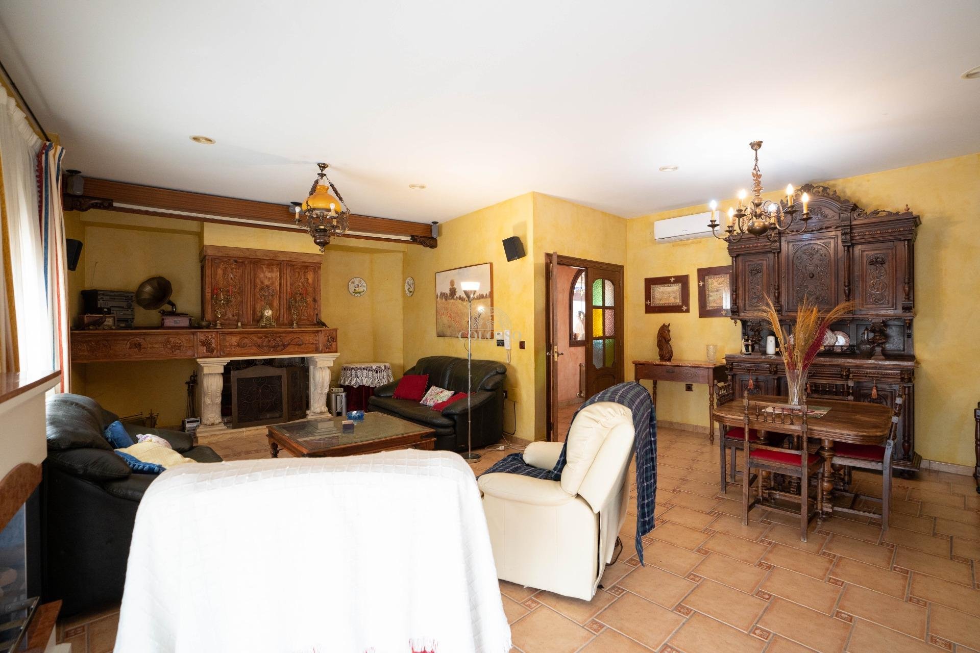 Resale - Inmueble singular -
San Miguel de Salinas - CENTRO
