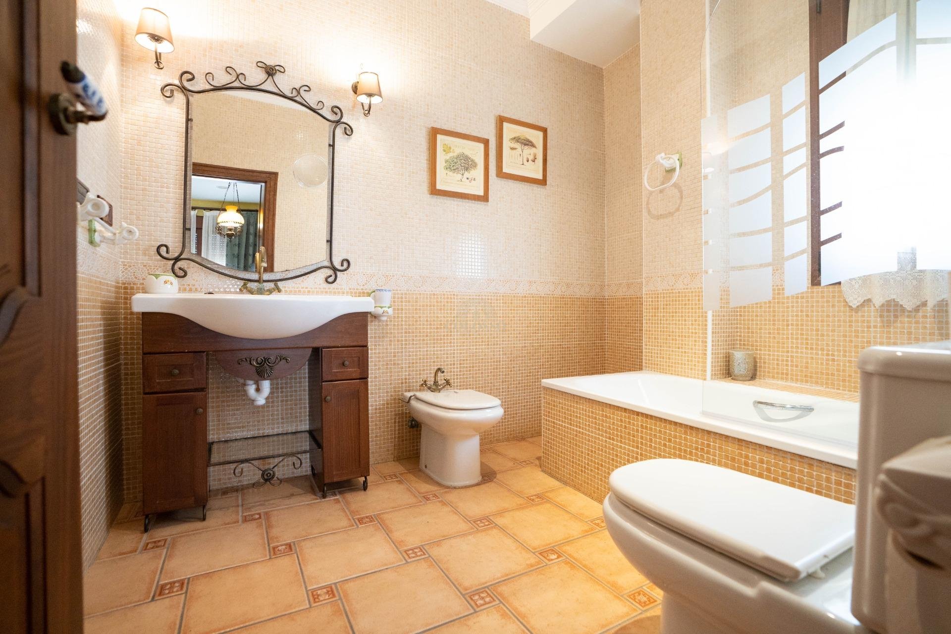Resale - Inmueble singular -
San Miguel de Salinas - CENTRO