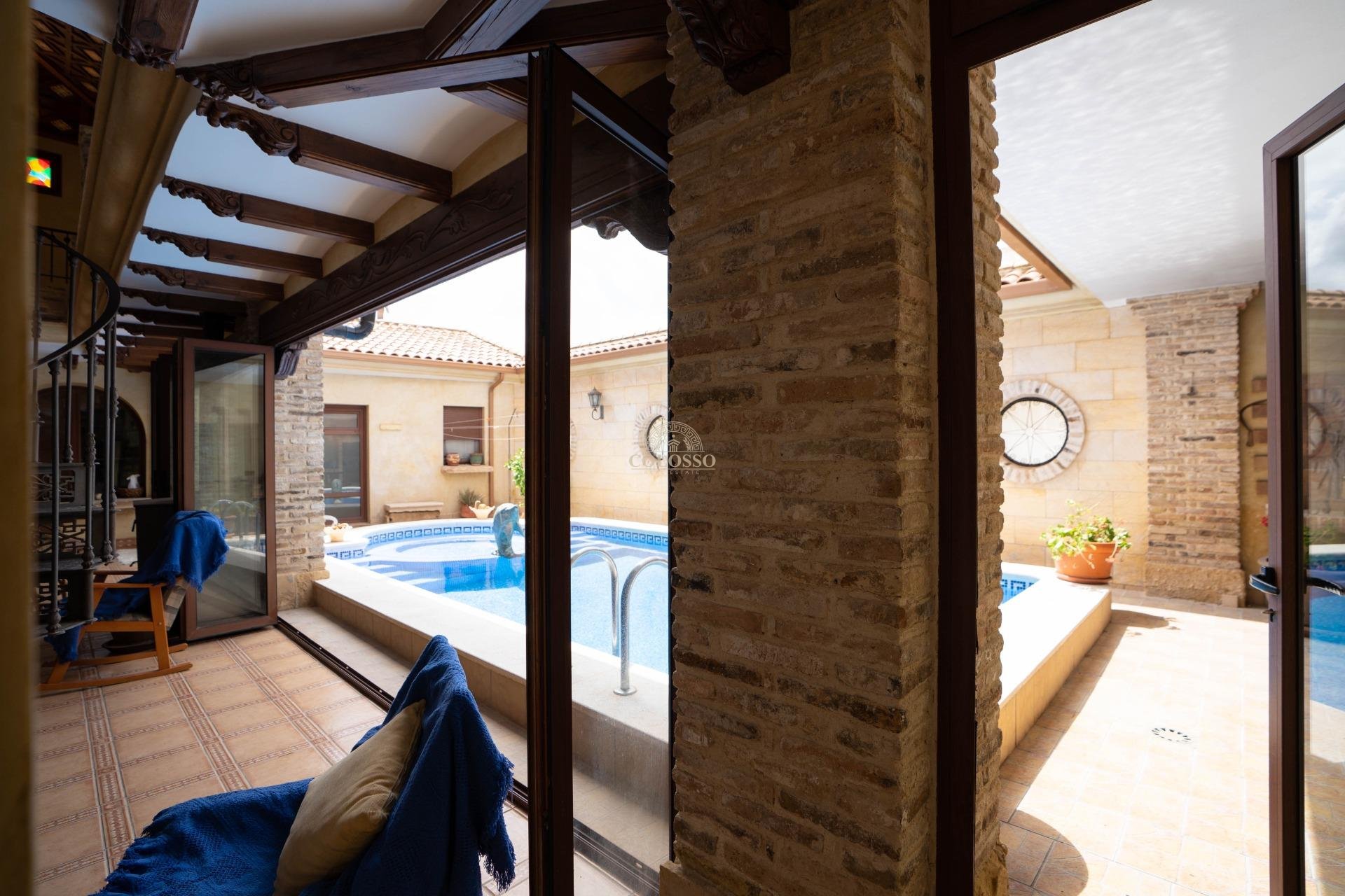 Resale - Inmueble singular -
San Miguel de Salinas - CENTRO
