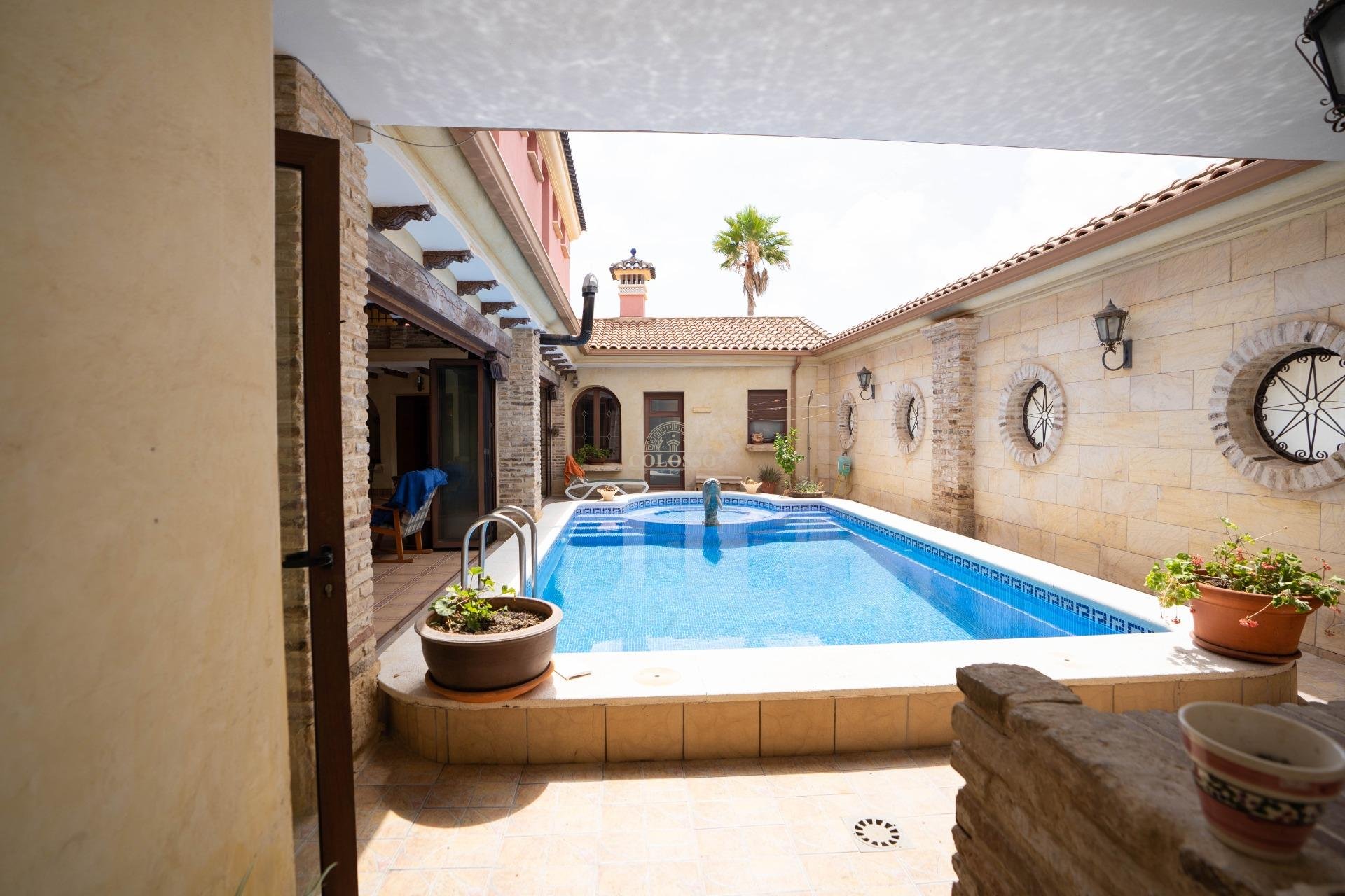 Resale - Inmueble singular -
San Miguel de Salinas - CENTRO