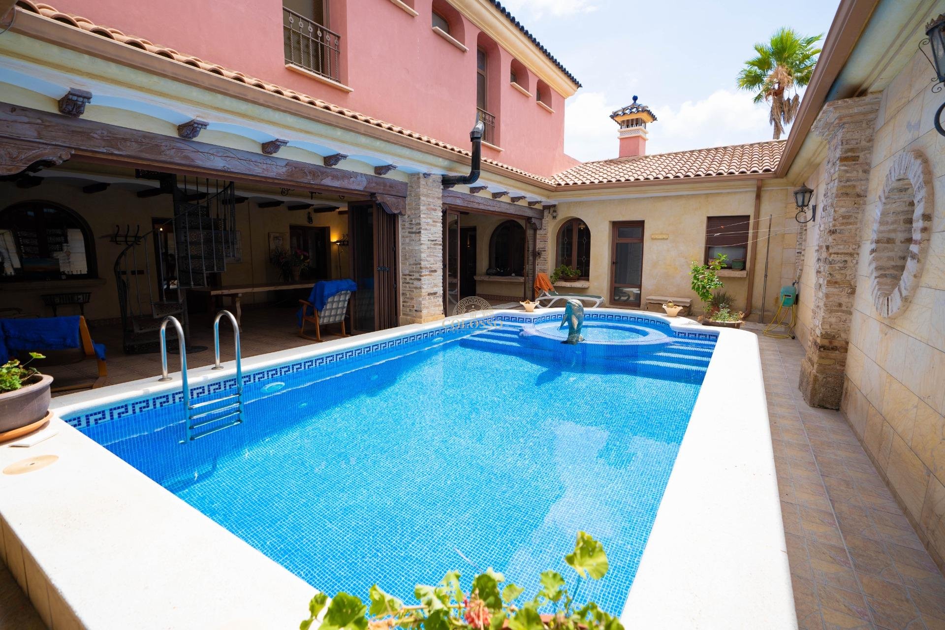 Resale - Inmueble singular -
San Miguel de Salinas - CENTRO