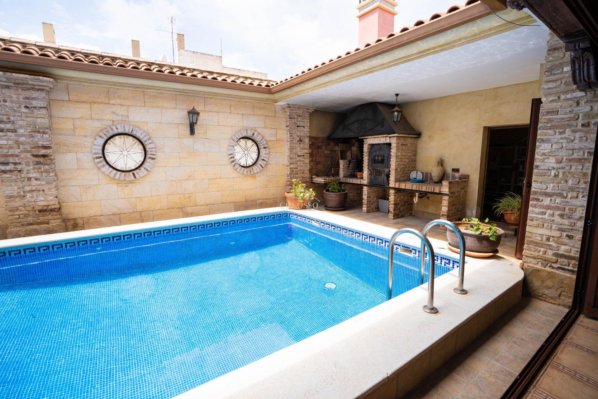 Resale - Inmueble singular -
San Miguel de Salinas - CENTRO