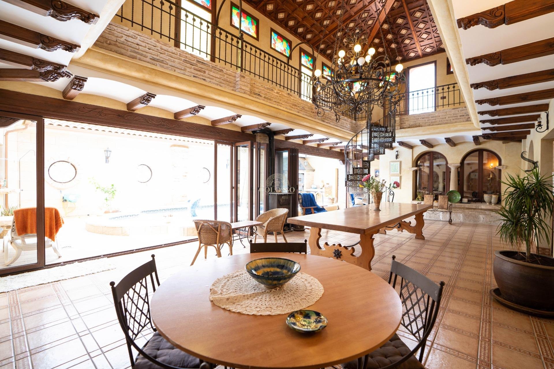 Resale - Inmueble singular -
San Miguel de Salinas - CENTRO