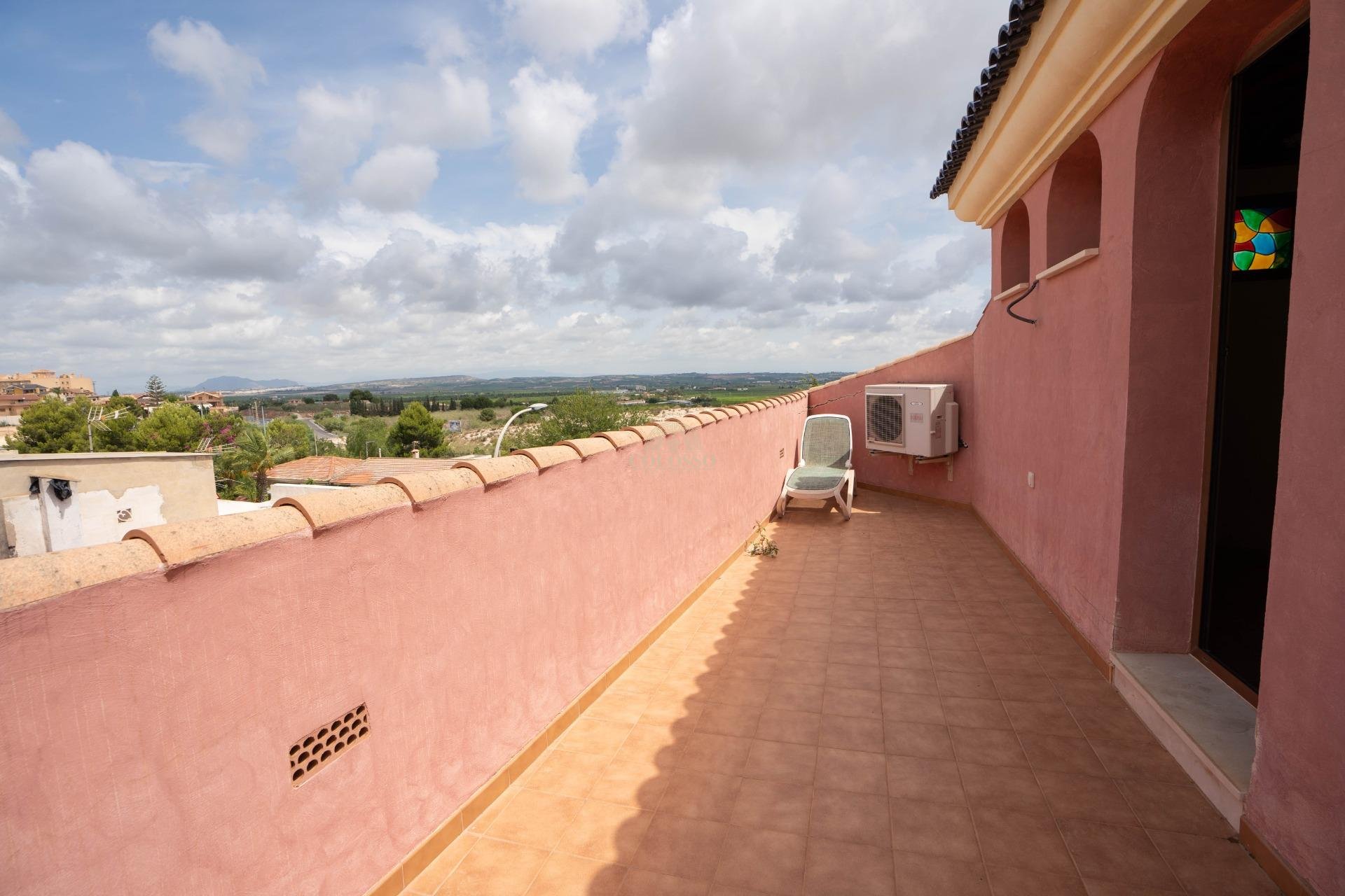 Resale - Inmueble singular -
San Miguel de Salinas - CENTRO