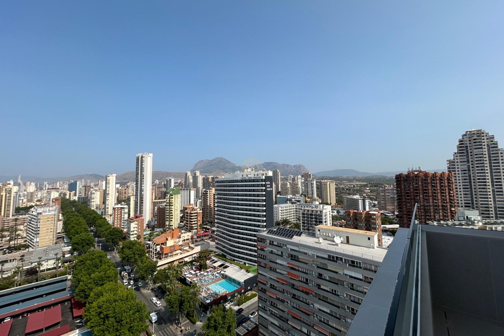 Resale - Piso -
Benidorm - Levante