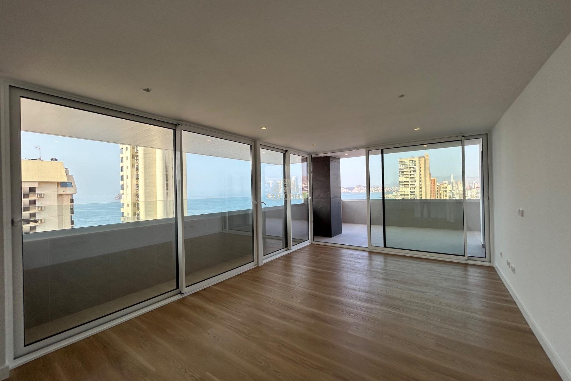 Resale - Piso -
Benidorm - Levante