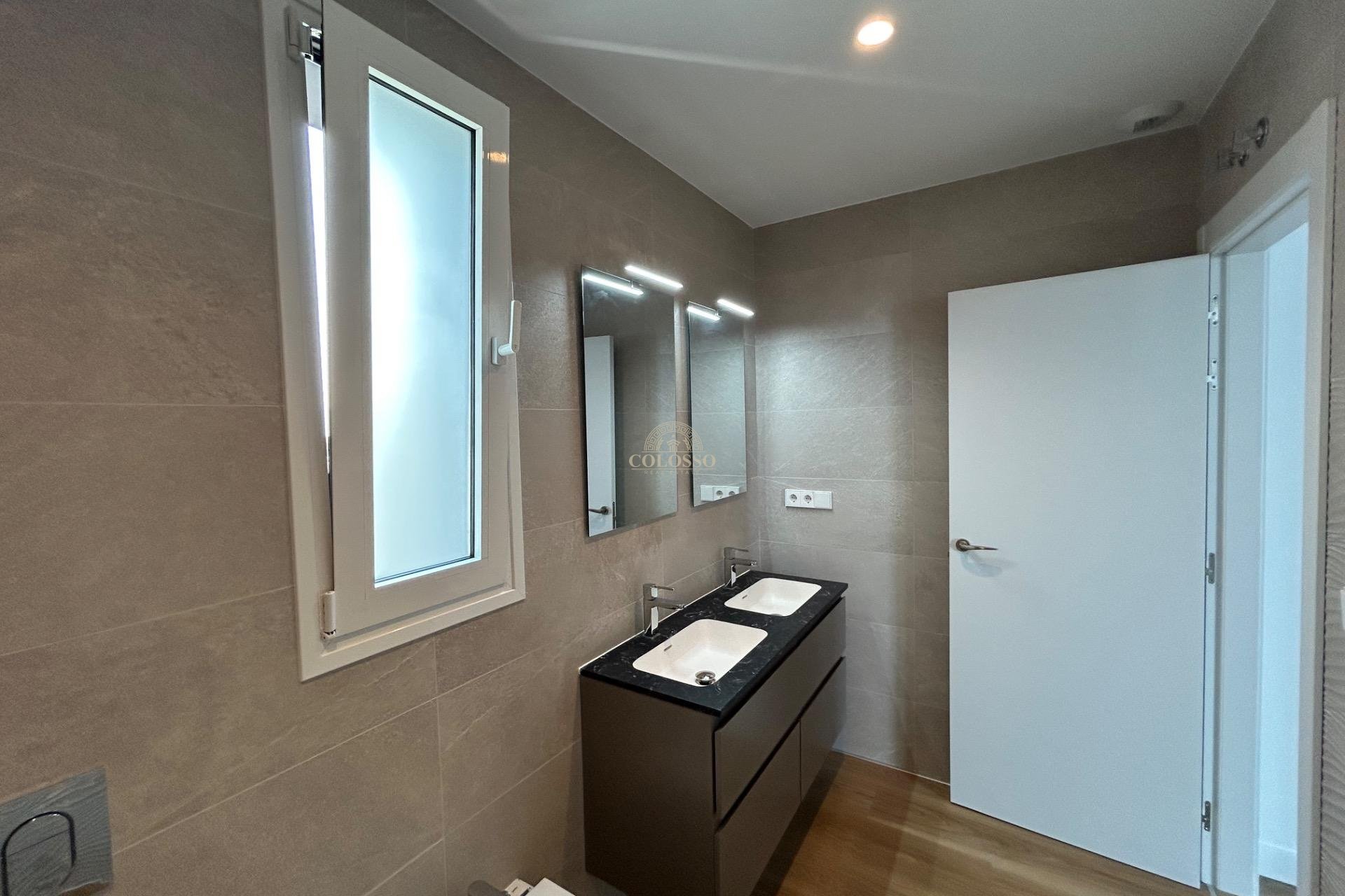 Resale - Piso -
Benidorm - Levante