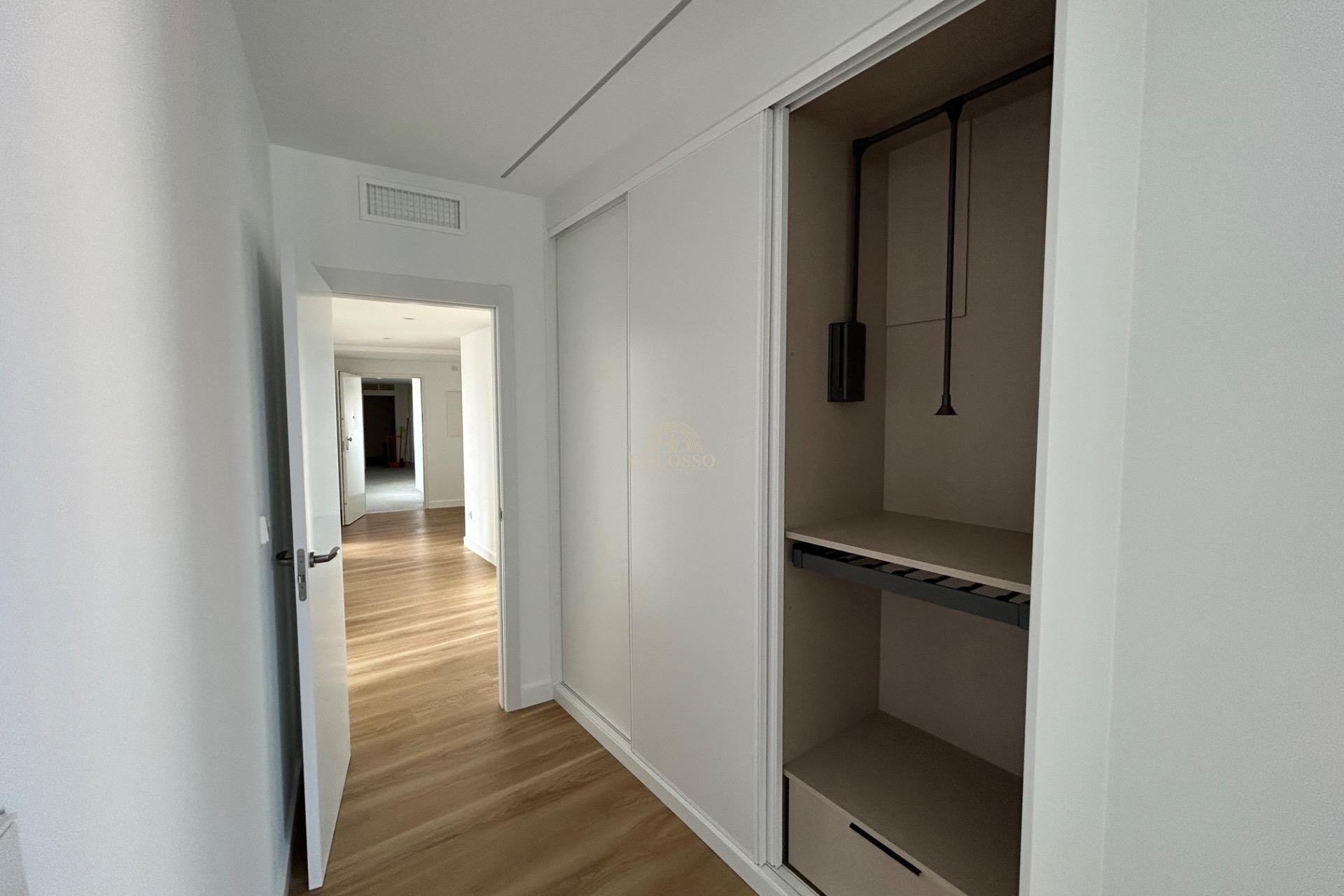 Resale - Piso -
Benidorm - Levante