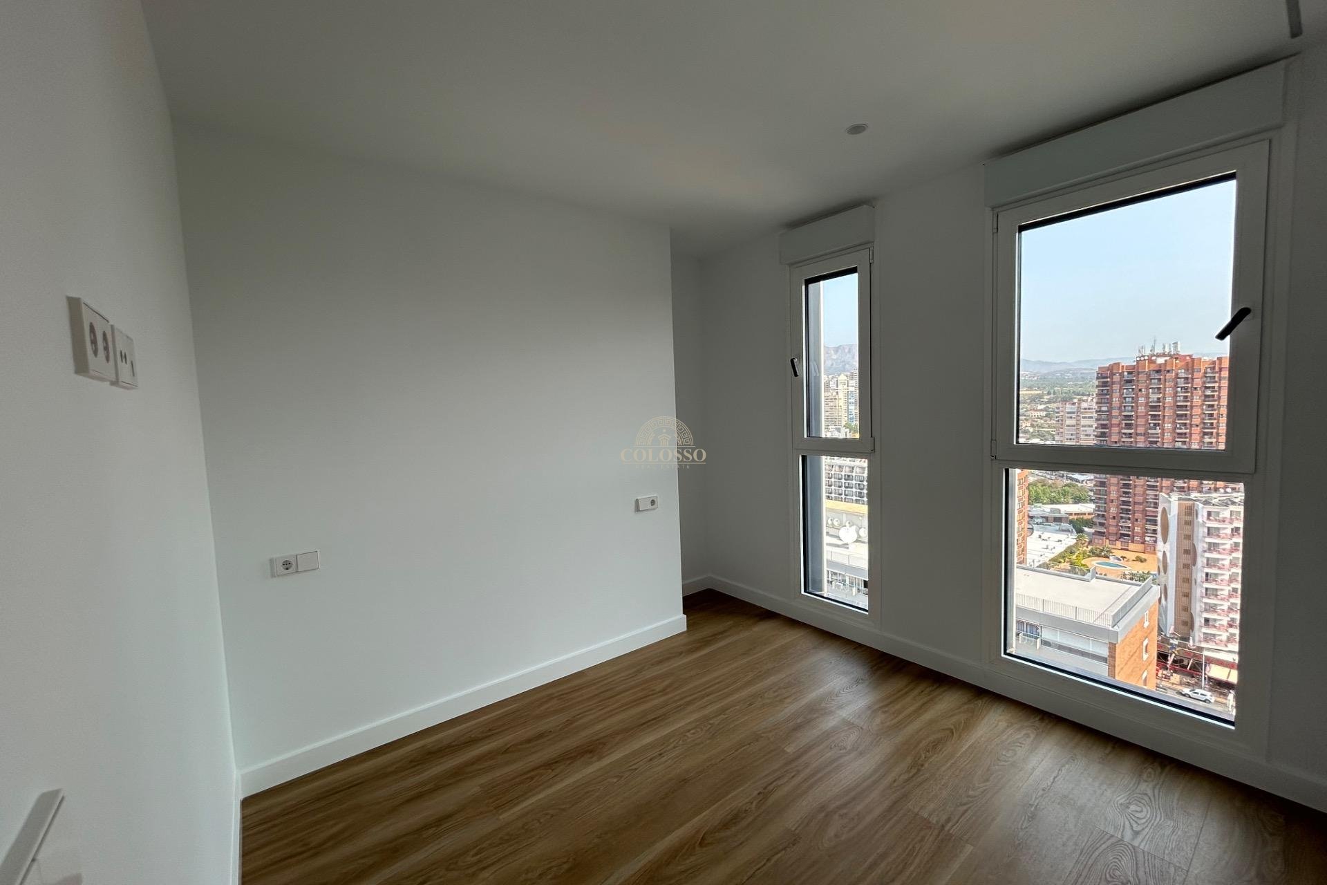 Resale - Piso -
Benidorm - Levante