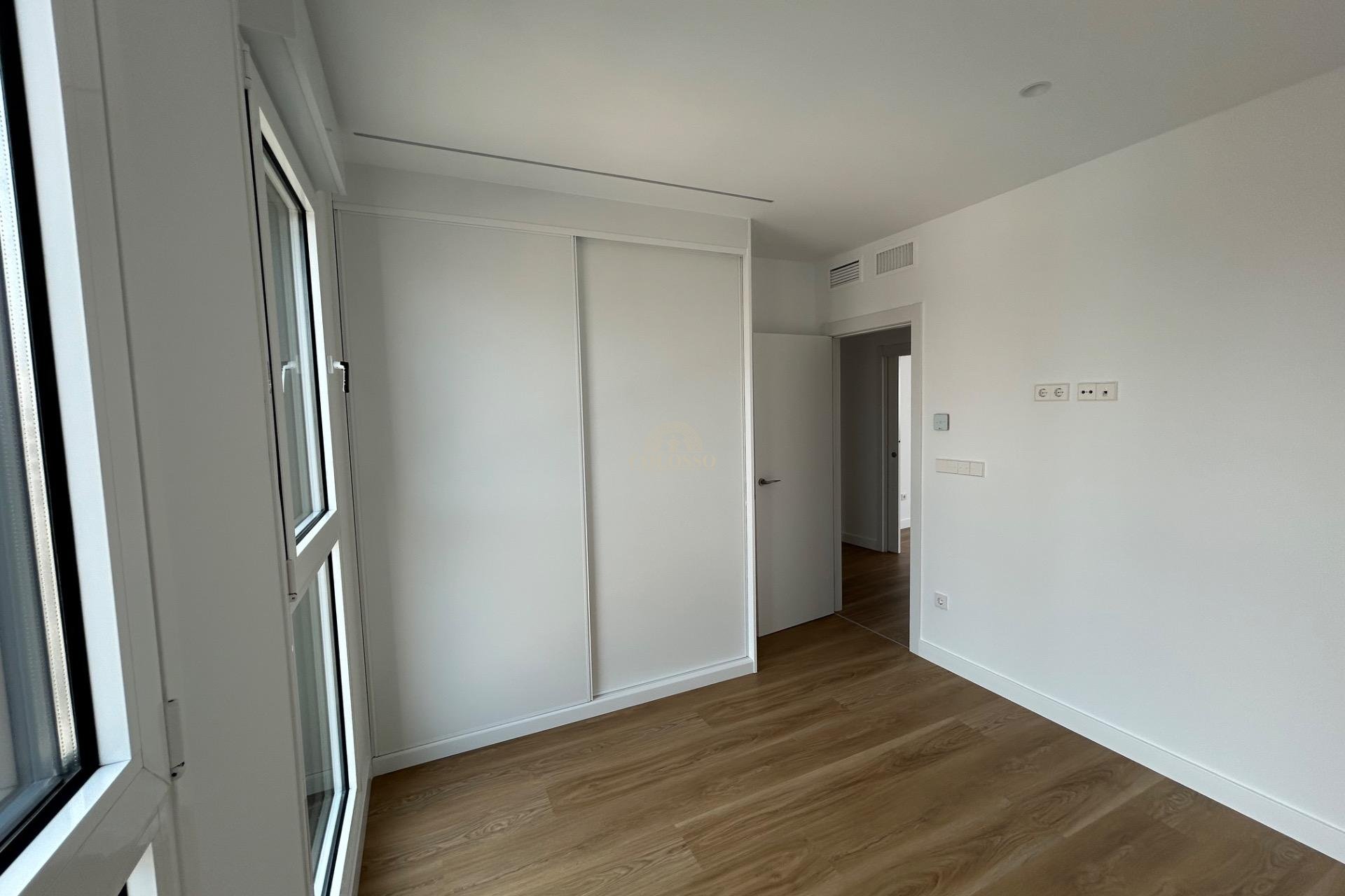 Resale - Piso -
Benidorm - Levante