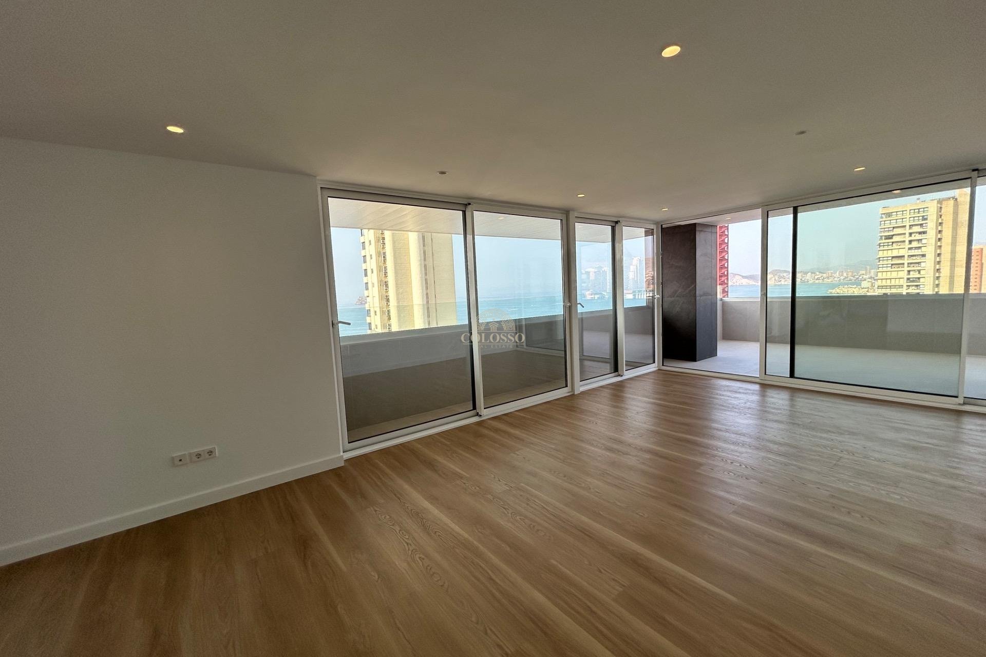 Resale - Piso -
Benidorm - Levante
