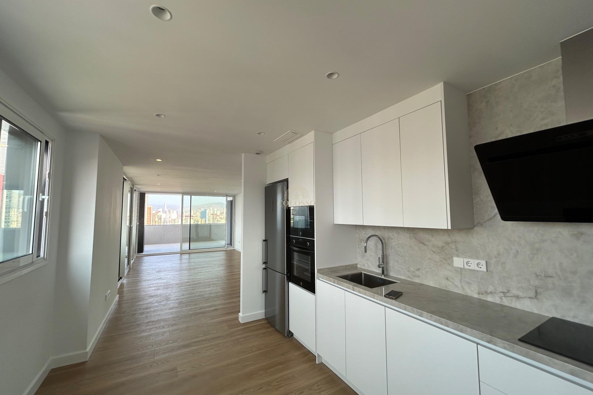 Resale - Piso -
Benidorm - Levante