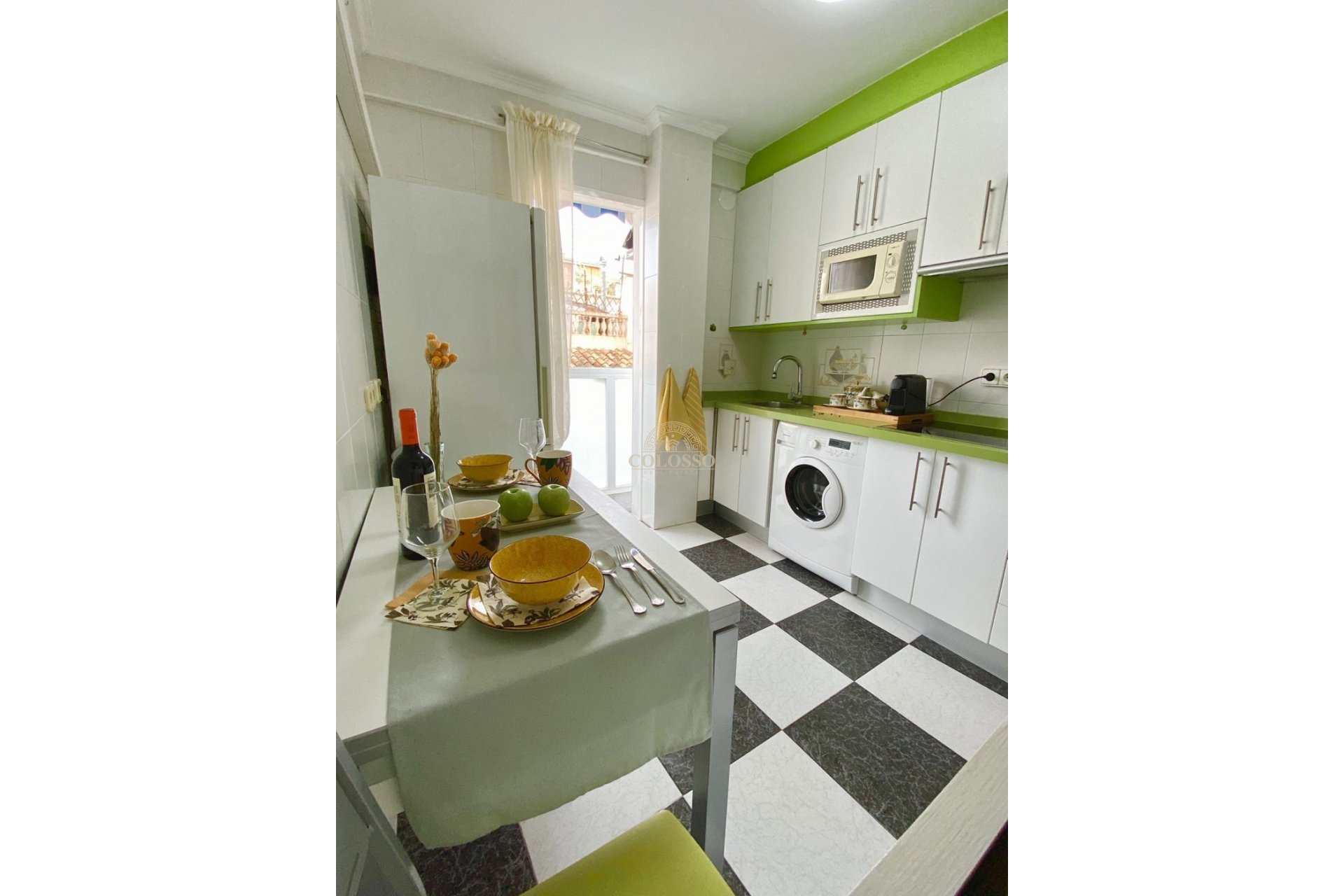 Resale - Piso -
Benidorm - Poniente