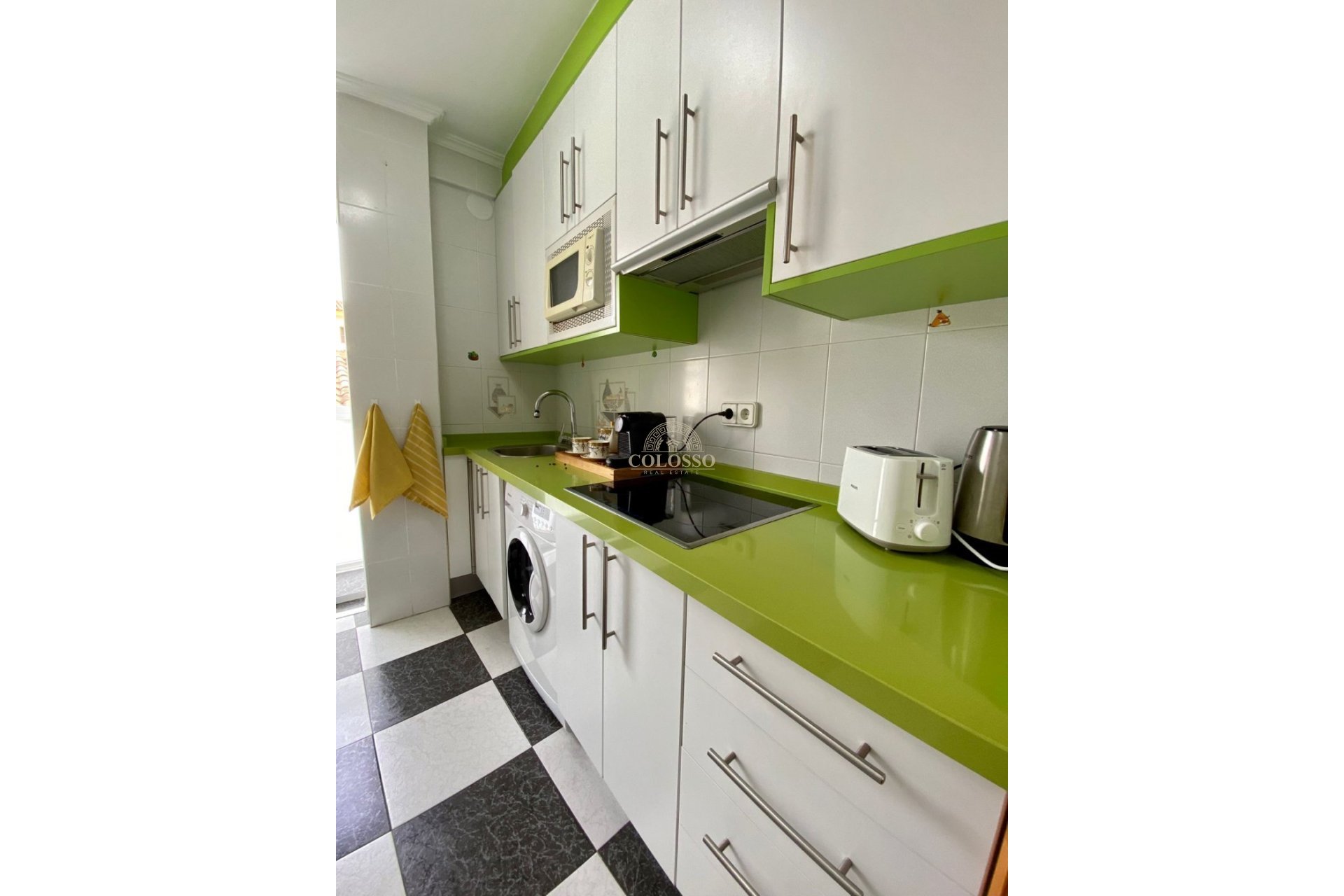 Resale - Piso -
Benidorm - Poniente