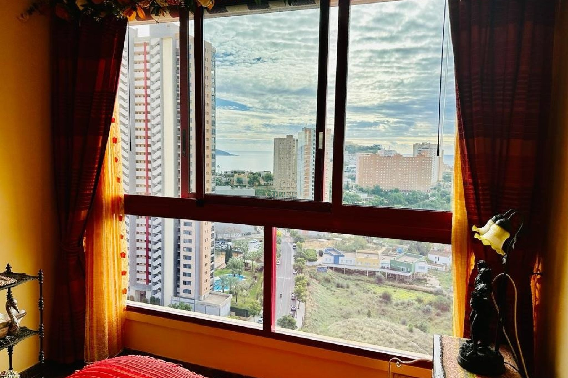 Resale - Piso -
Benidorm - Poniente