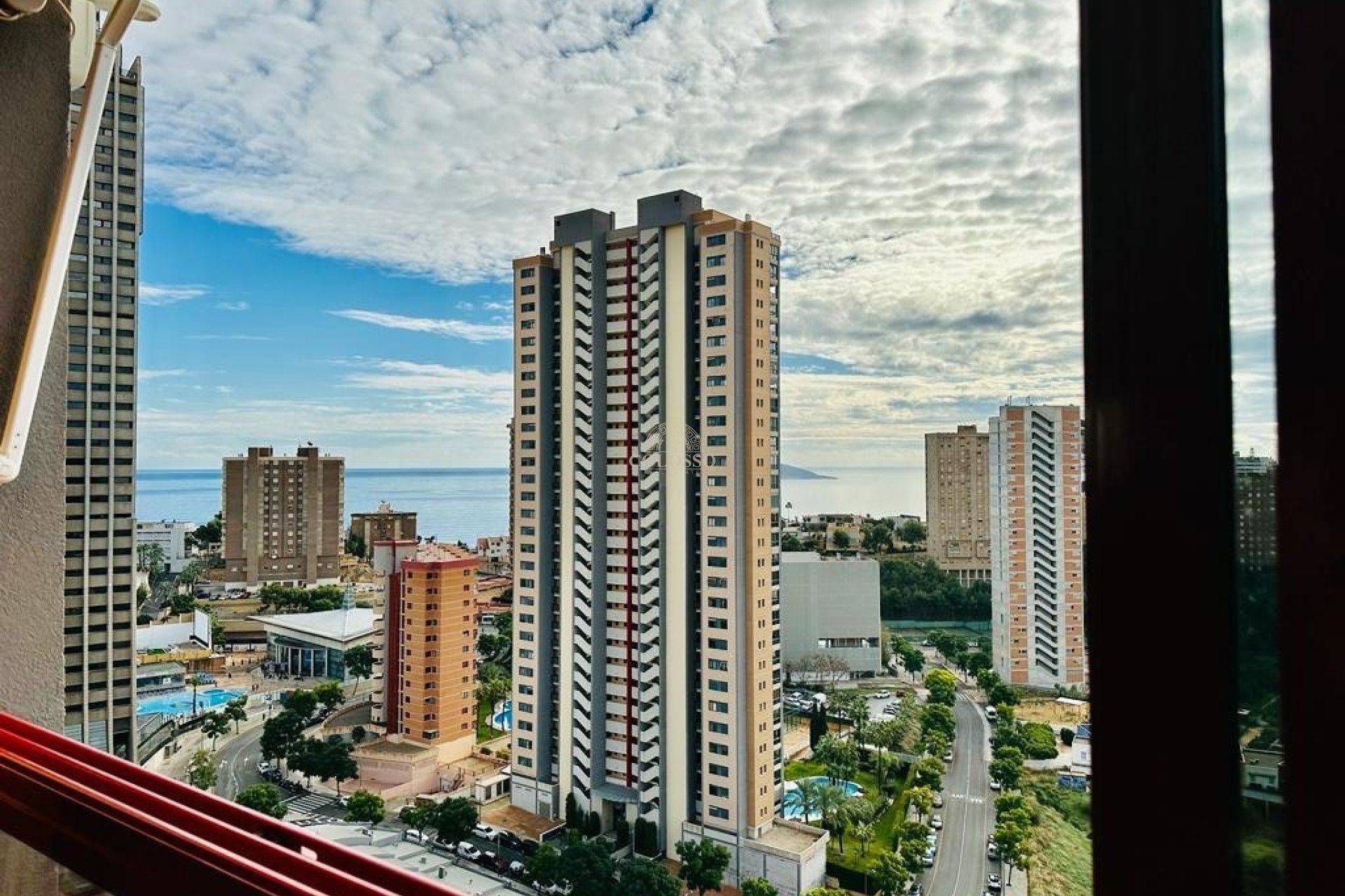 Resale - Piso -
Benidorm - Poniente
