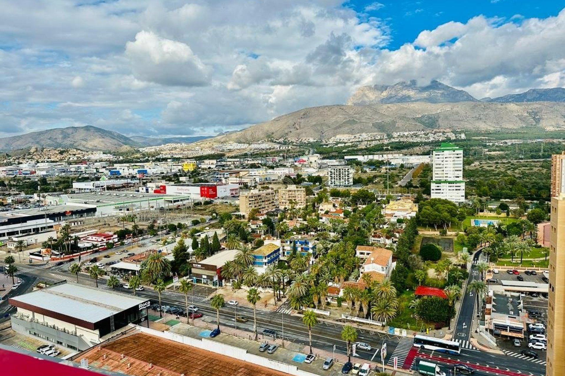 Resale - Piso -
Benidorm - Poniente