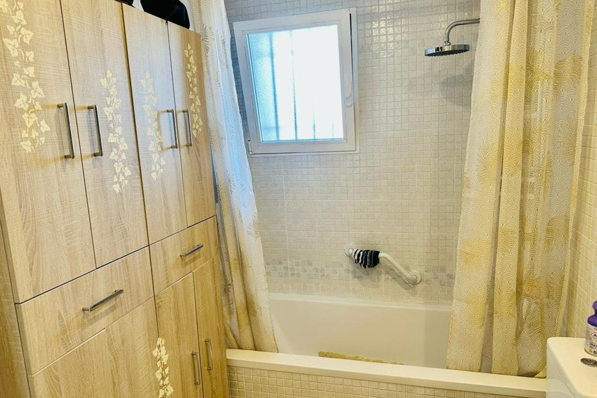 Resale - Piso -
Benidorm - Poniente