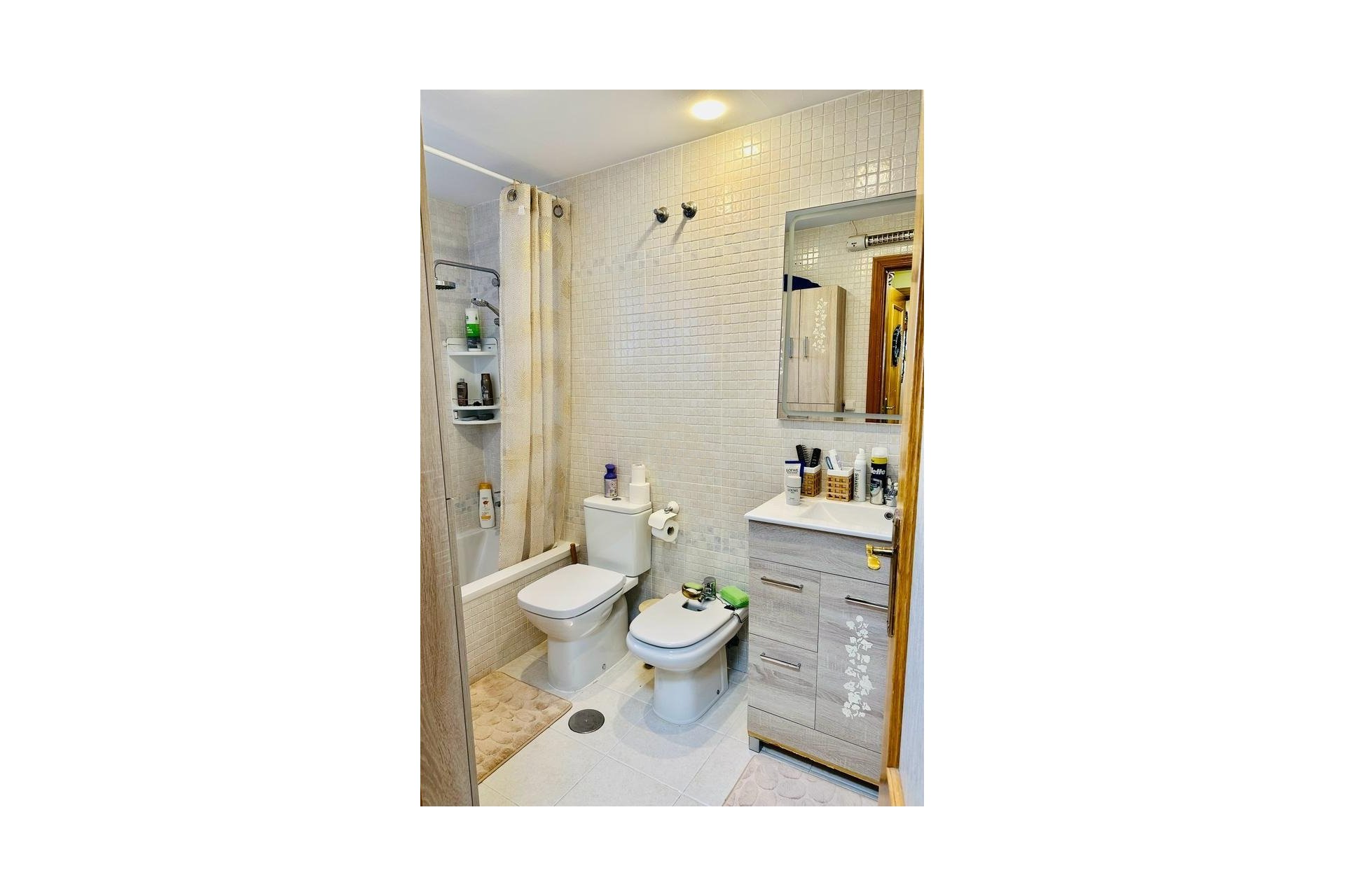 Resale - Piso -
Benidorm - Poniente