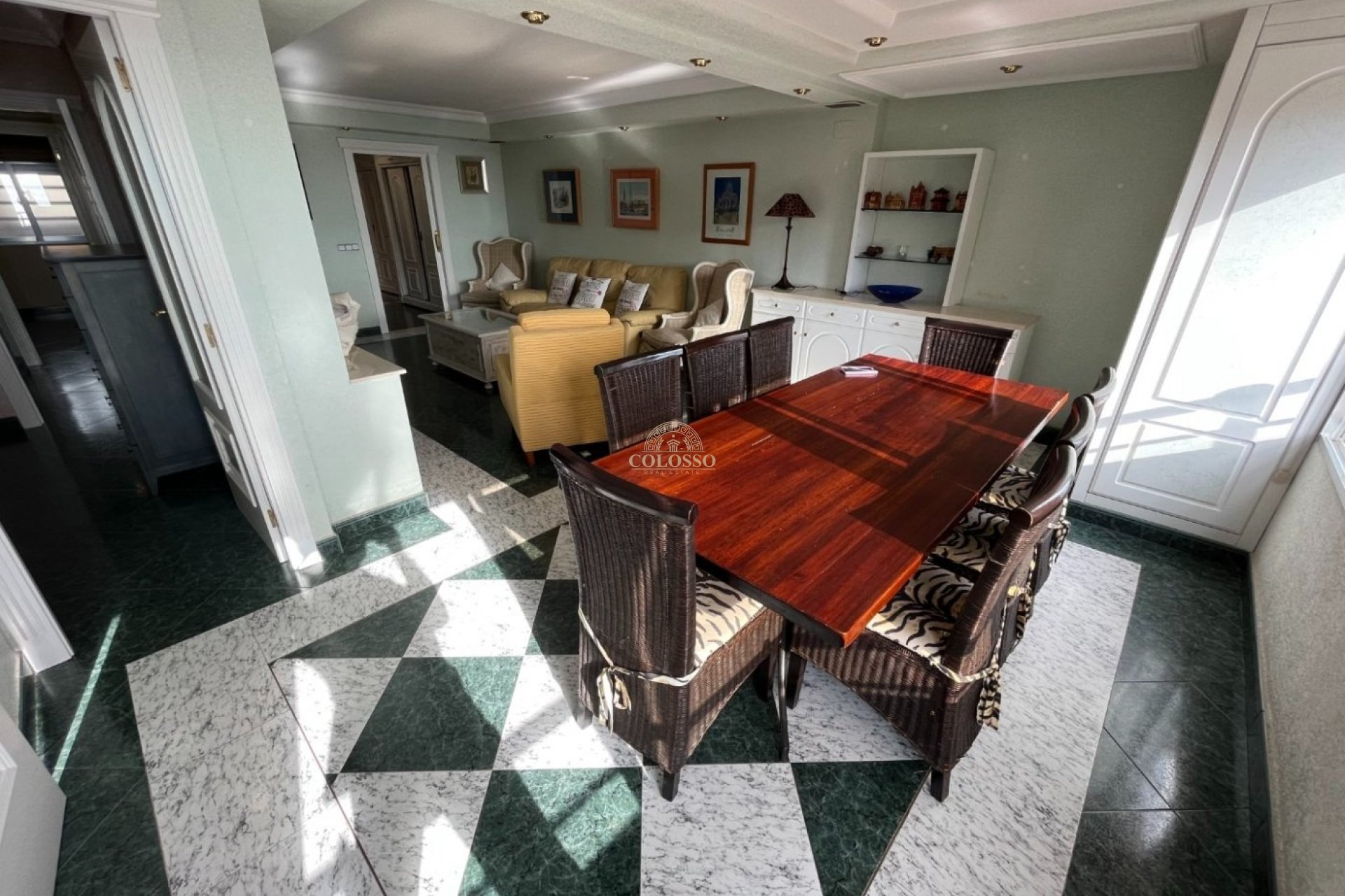 Resale - Piso -
Benidorm - Poniente