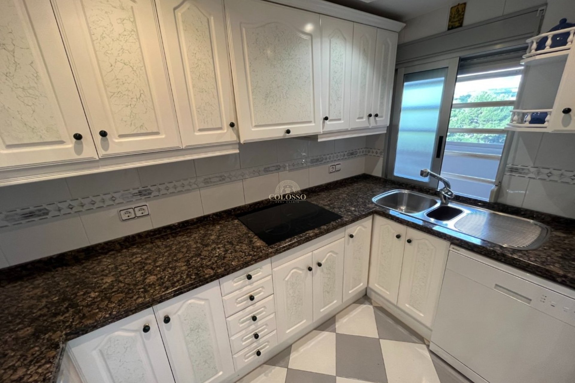 Resale - Piso -
Benidorm - Poniente