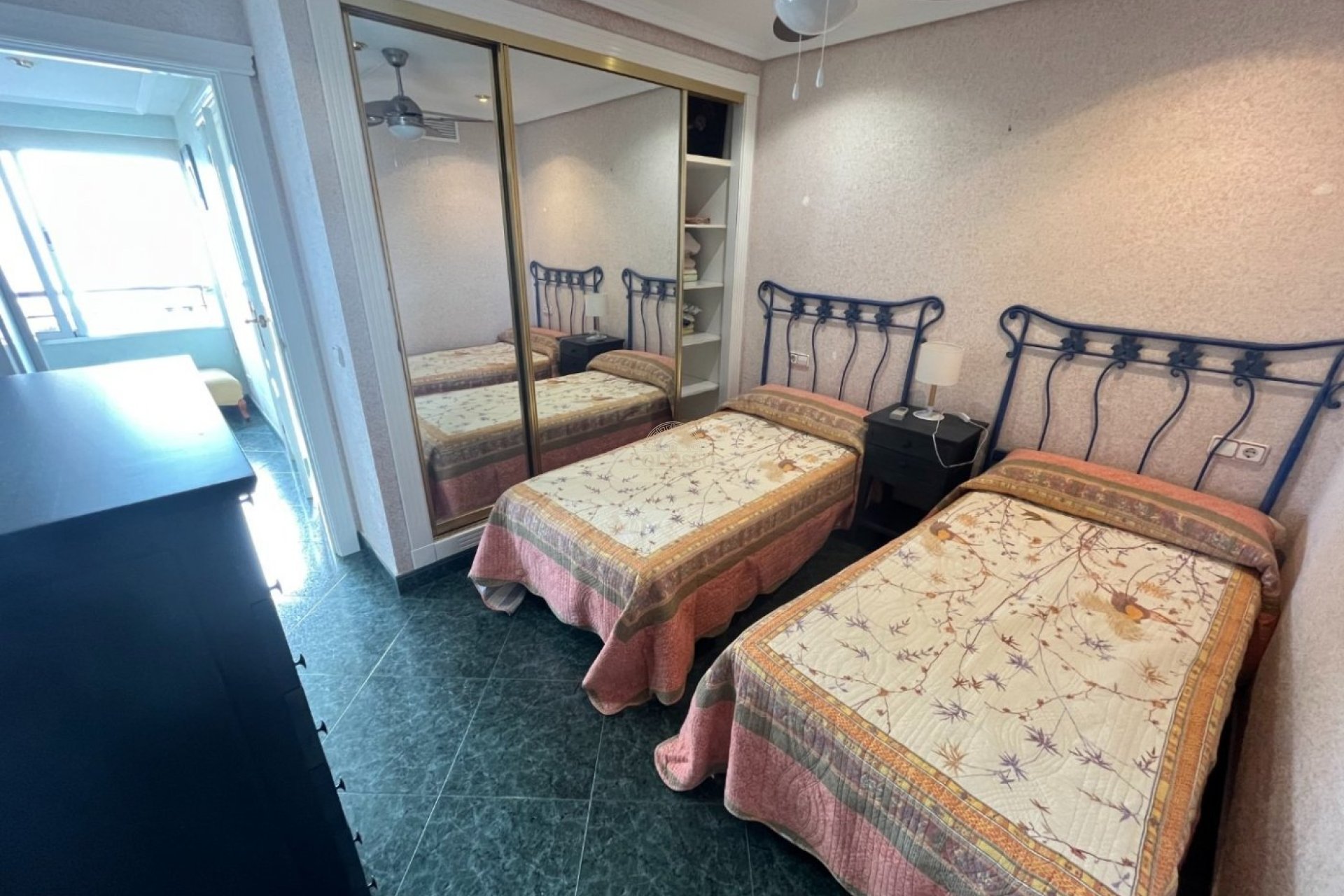 Resale - Piso -
Benidorm - Poniente