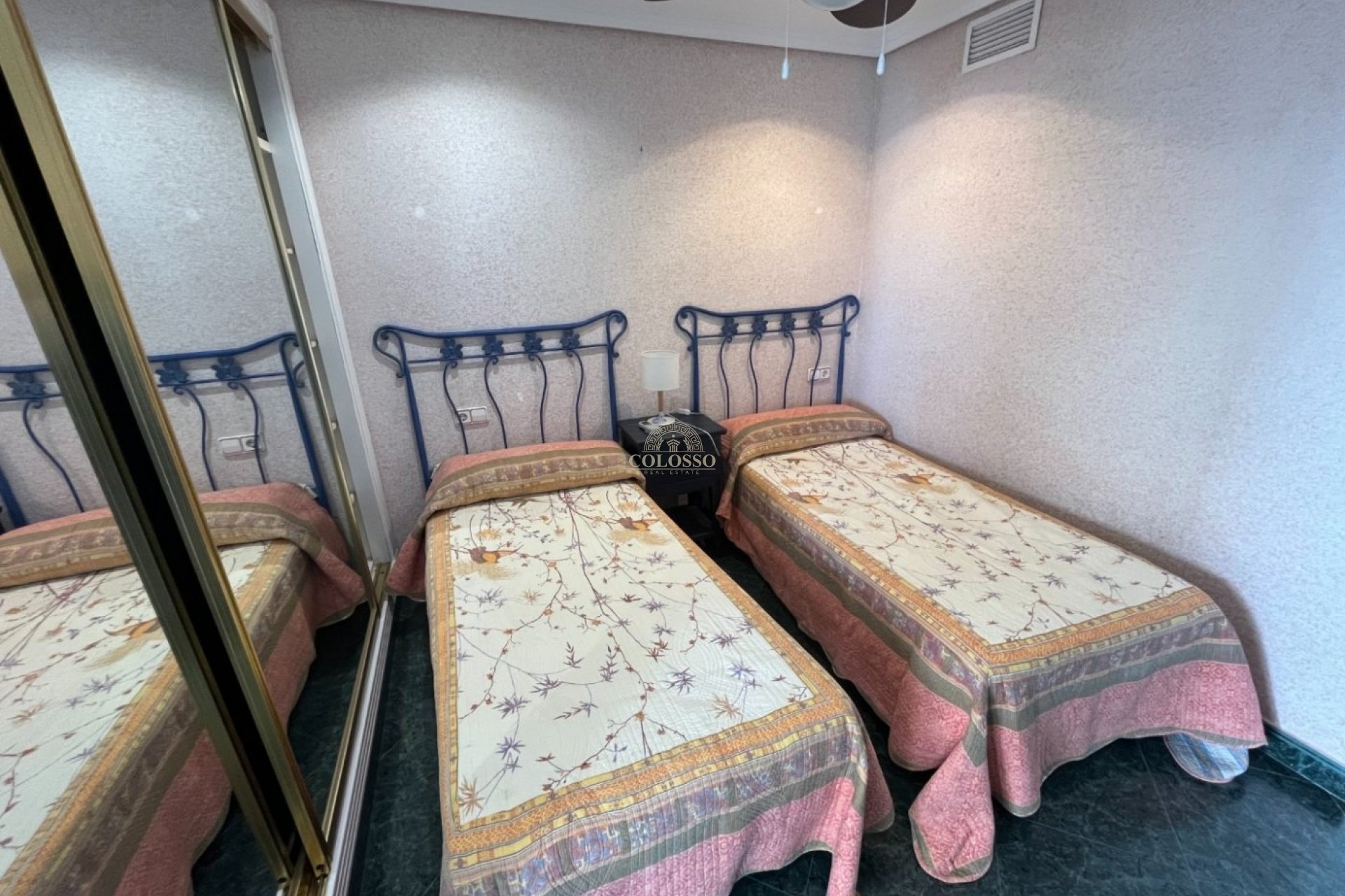 Resale - Piso -
Benidorm - Poniente