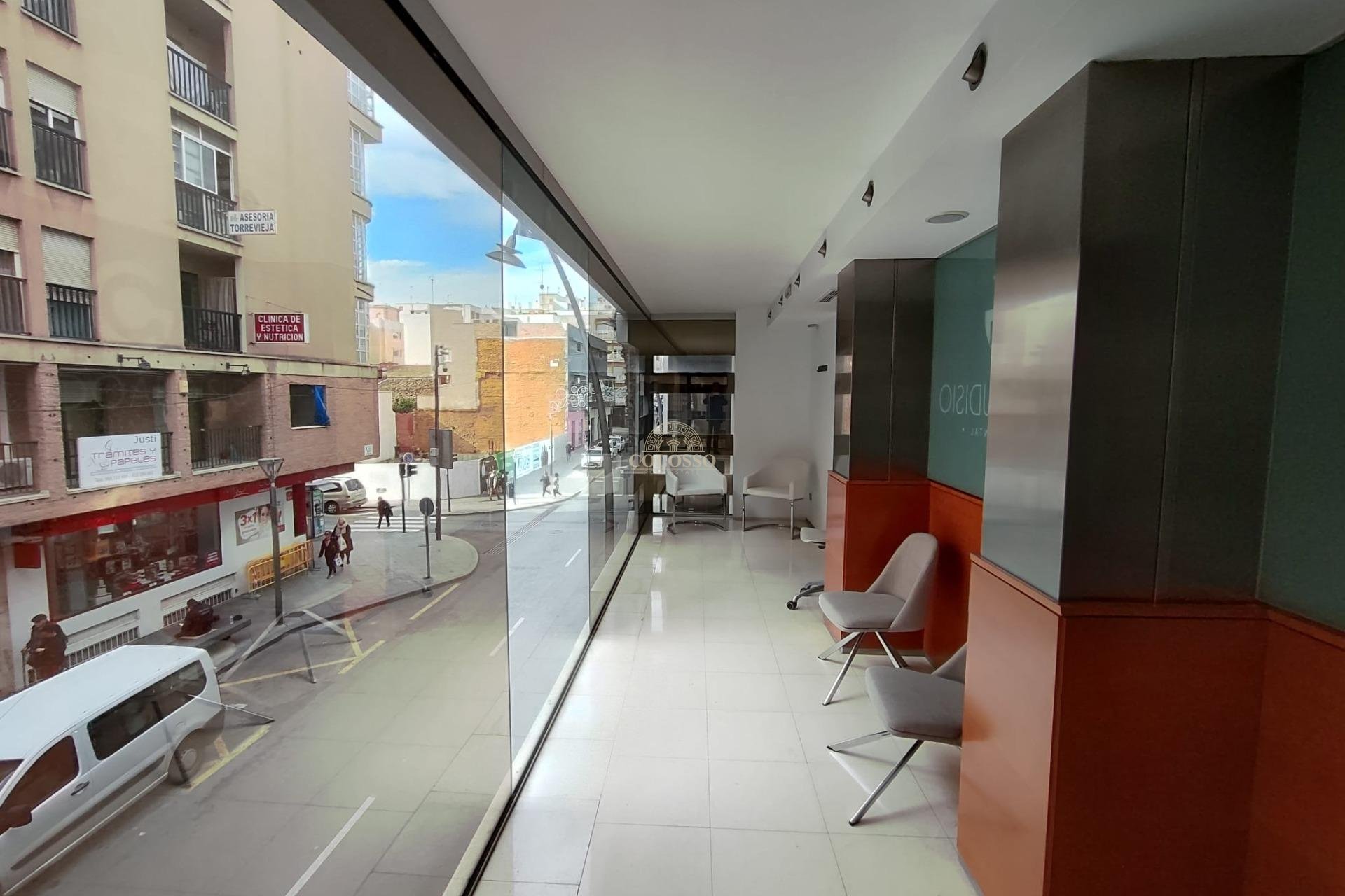 Resale - Piso -
Torrevieja - Centro