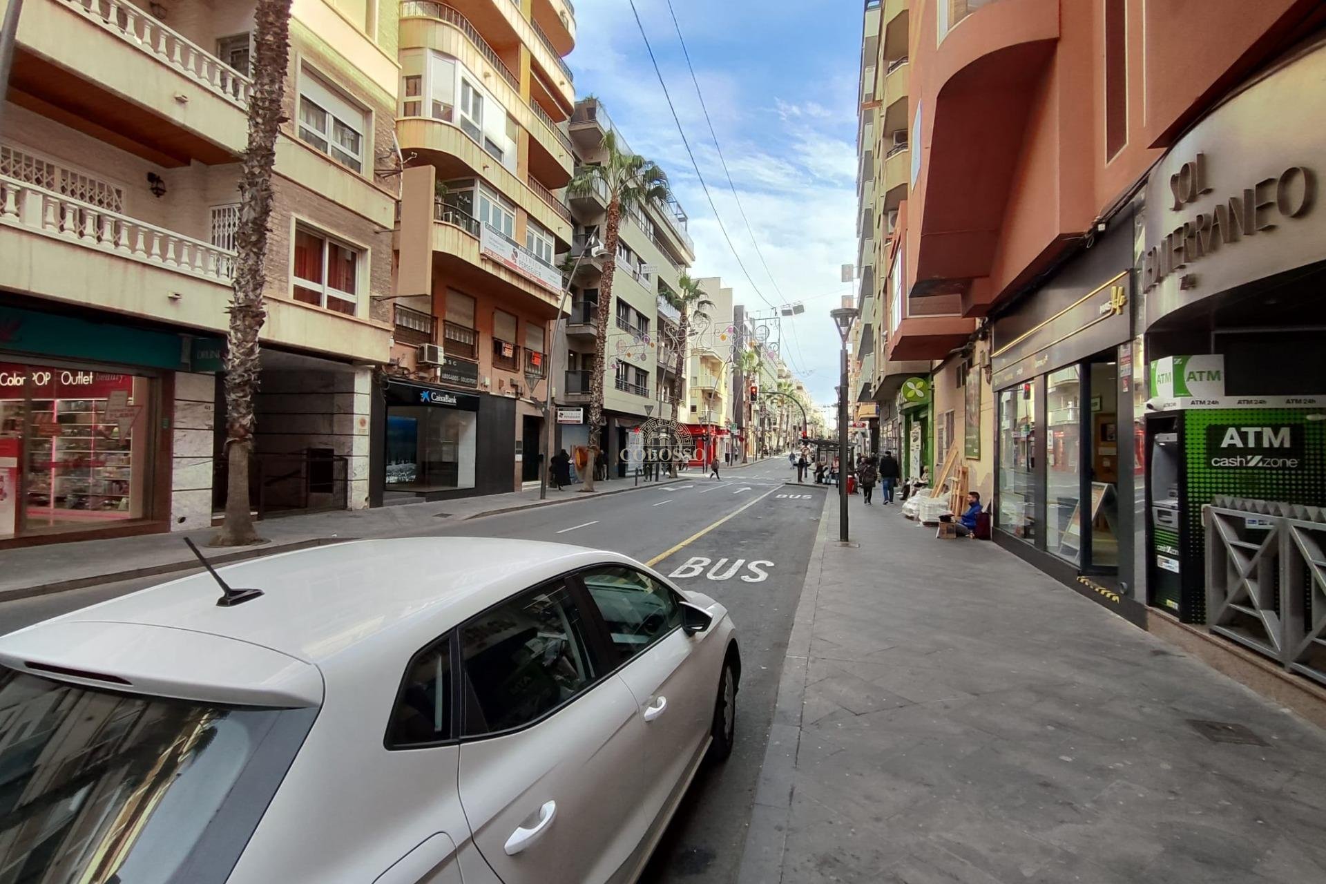 Resale - Piso -
Torrevieja - Centro