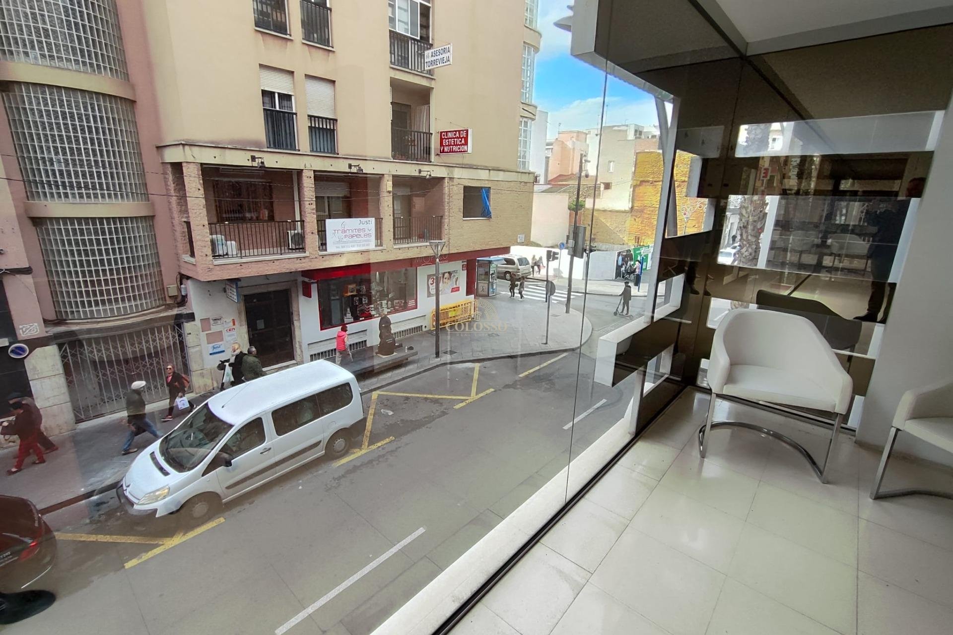 Resale - Piso -
Torrevieja - Centro