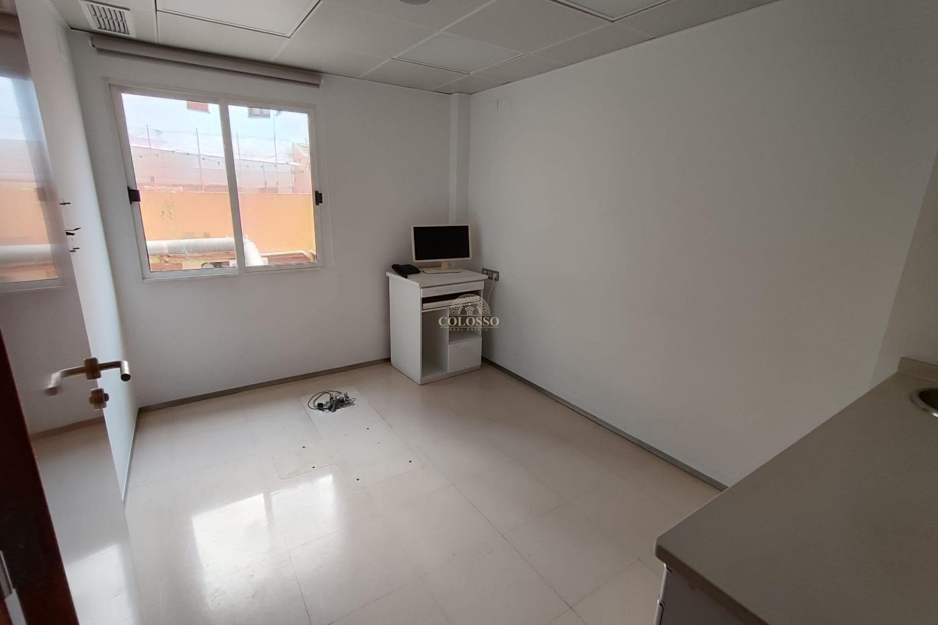 Resale - Piso -
Torrevieja - Centro