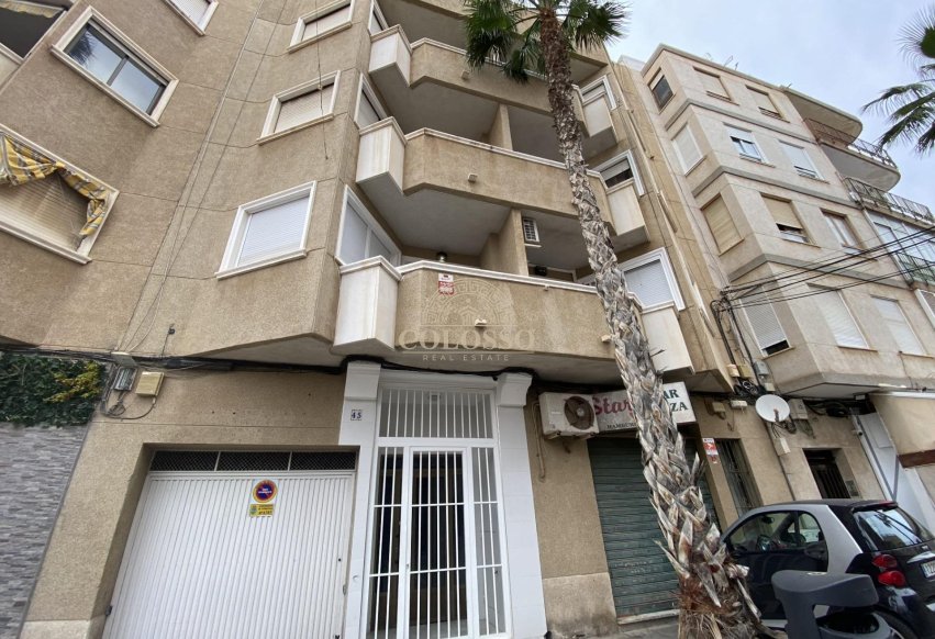 Resale - Piso -
Torrevieja - Paseo maritimo