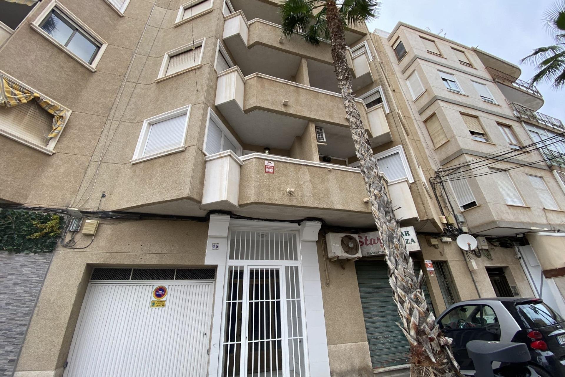 Resale - Piso -
Torrevieja - Paseo maritimo