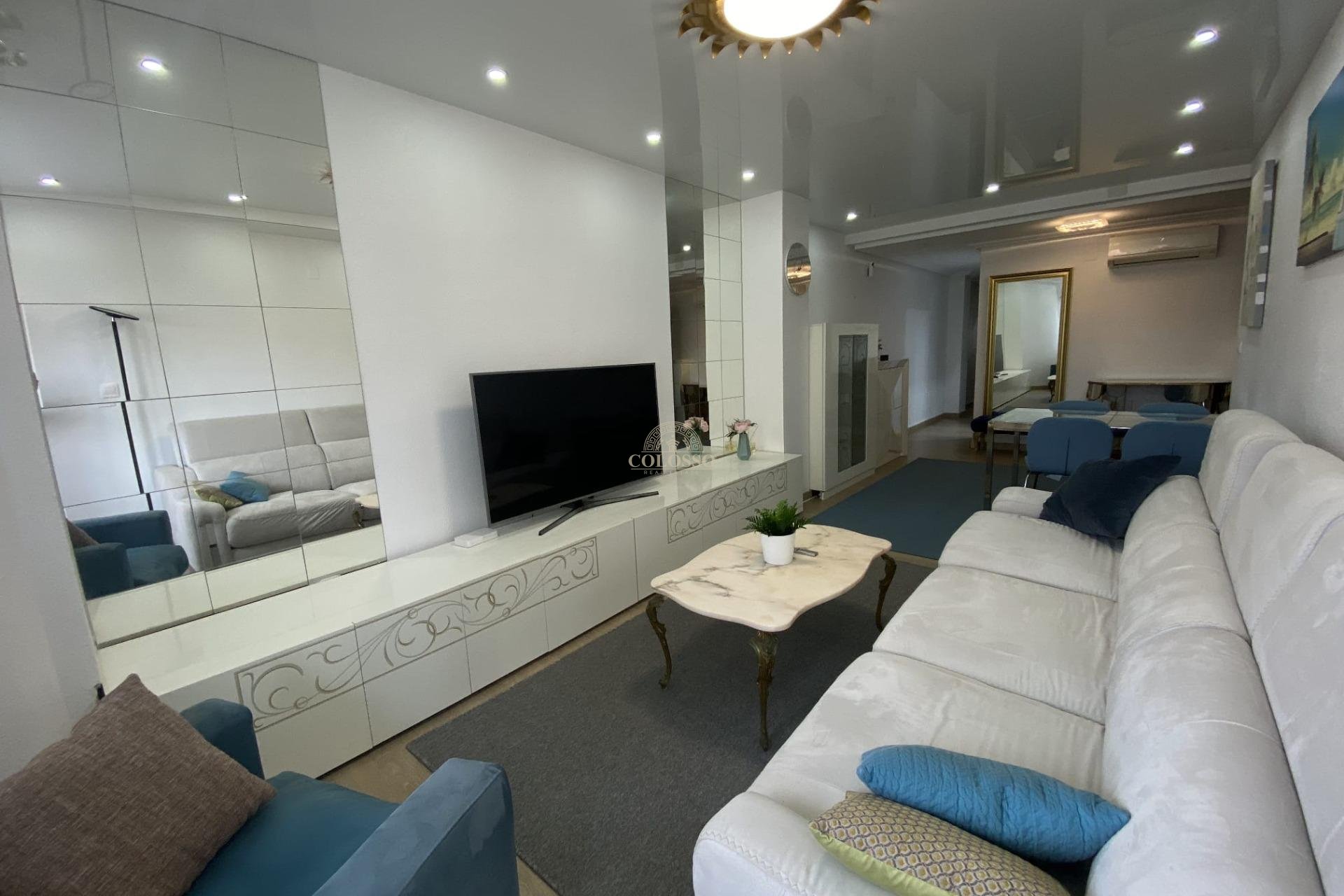 Resale - Piso -
Torrevieja - Paseo maritimo