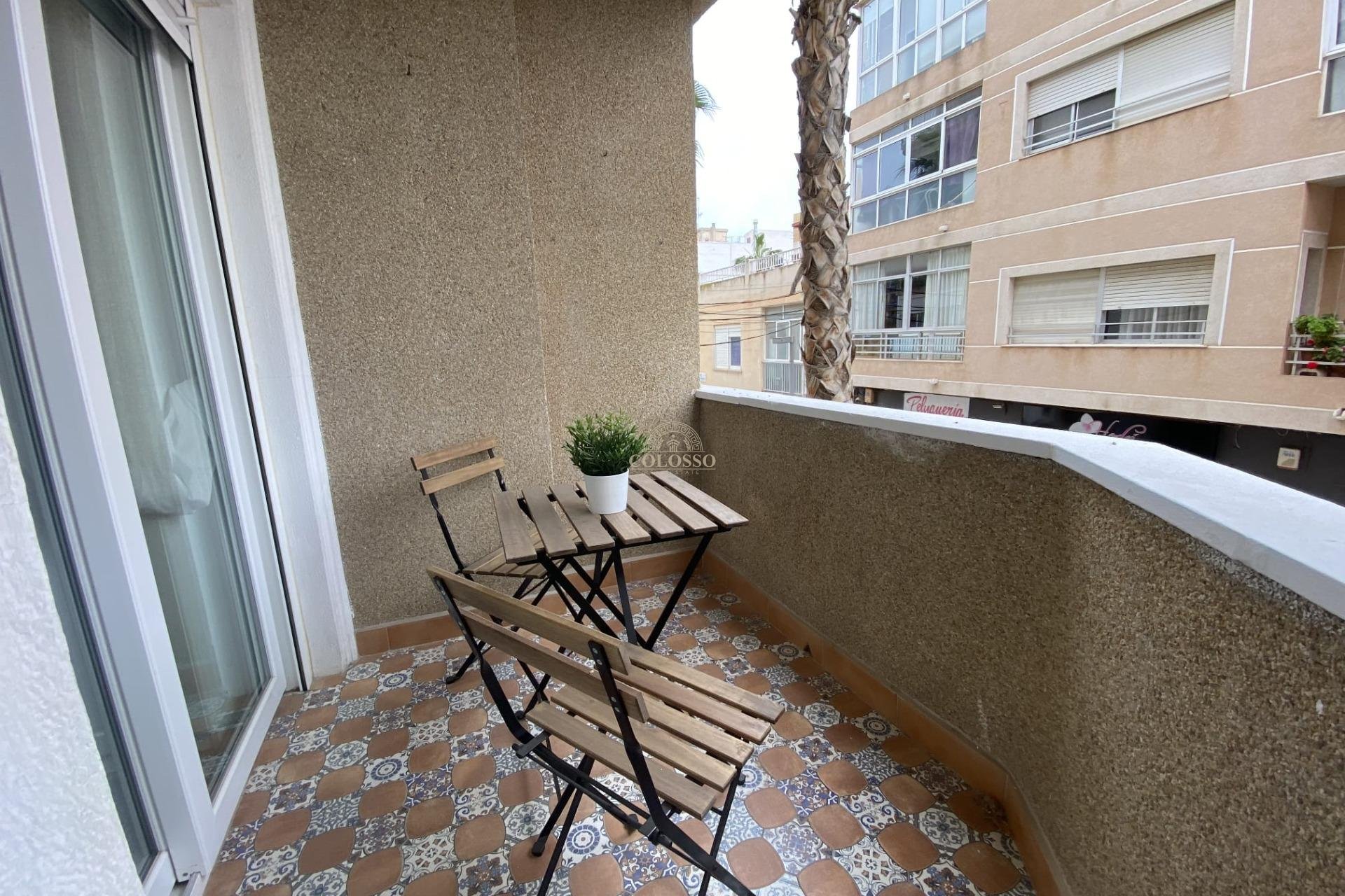 Resale - Piso -
Torrevieja - Paseo maritimo
