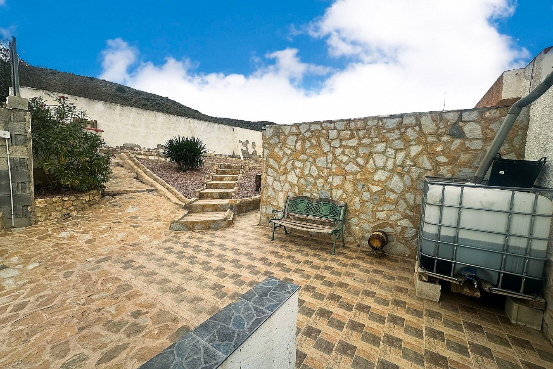Resale - Villa -
Agost