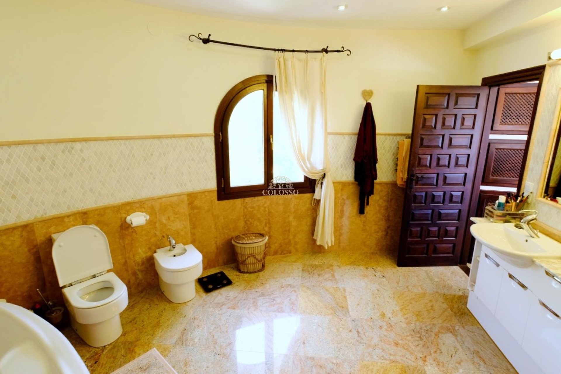 Resale - Villa -
Benissa - Fustera