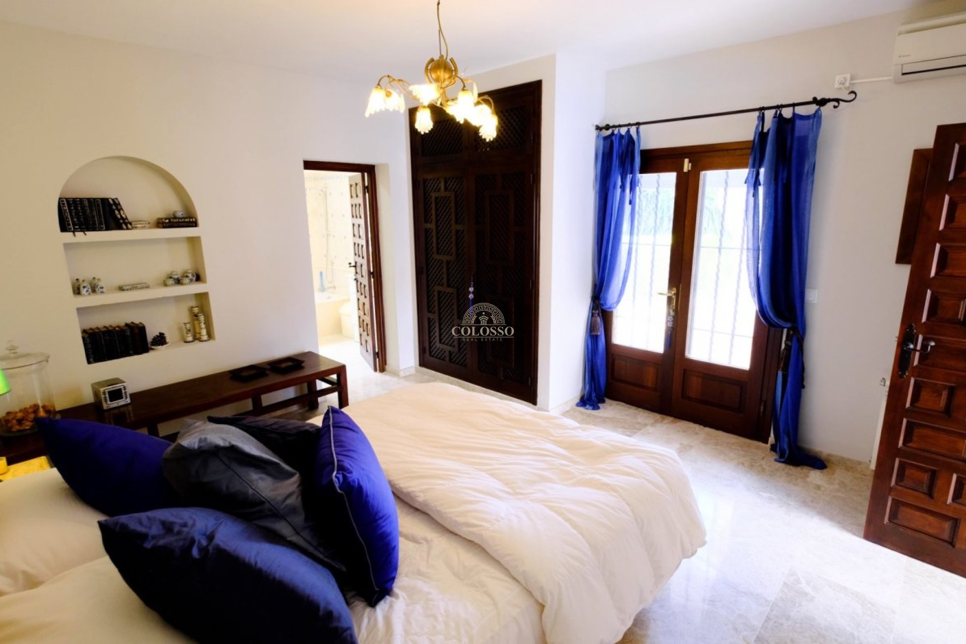 Resale - Villa -
Benissa - Fustera