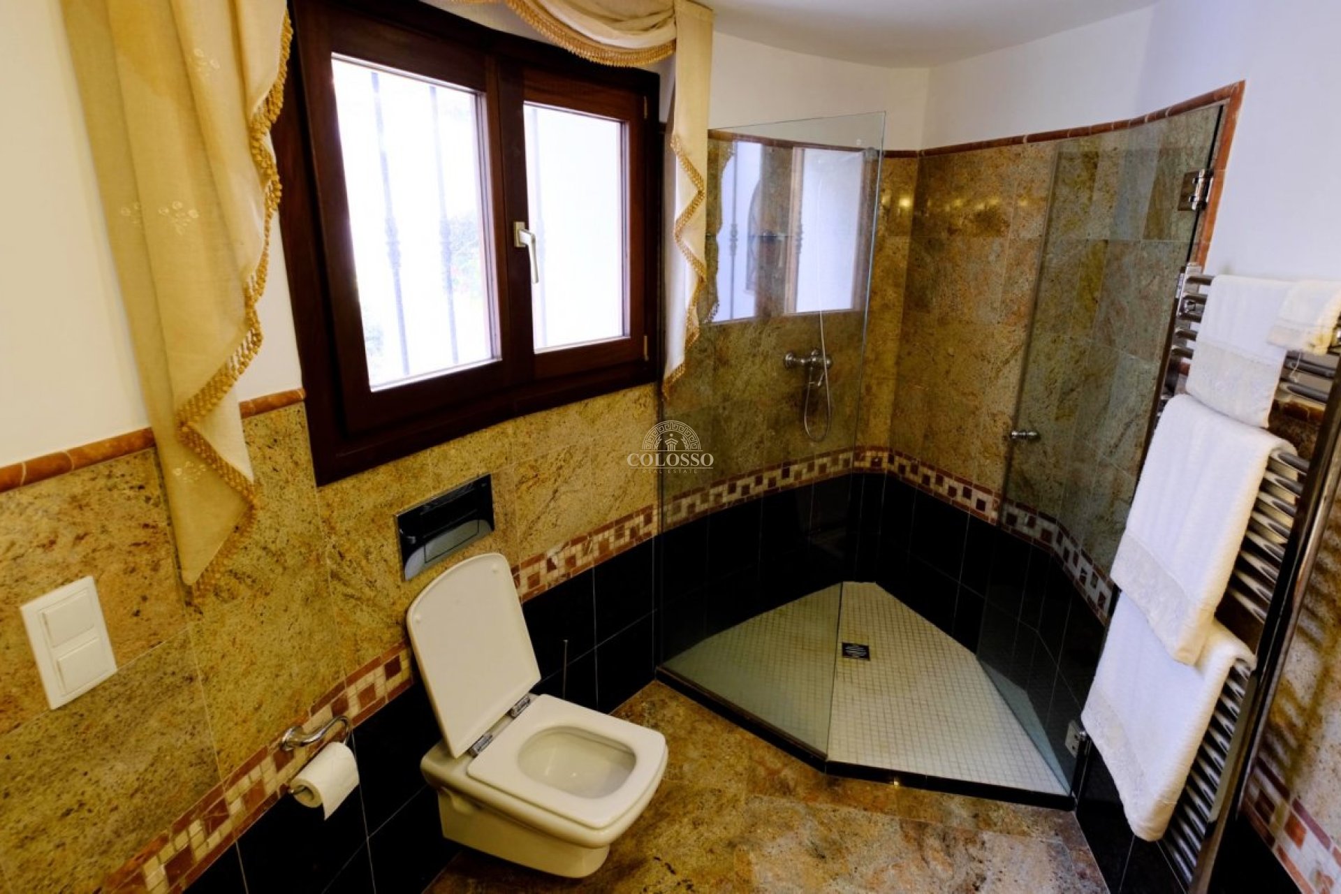 Resale - Villa -
Benissa - Fustera