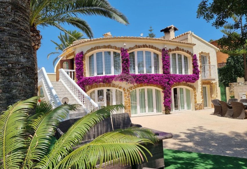 Resale - Villa -
Calpe - Cometa