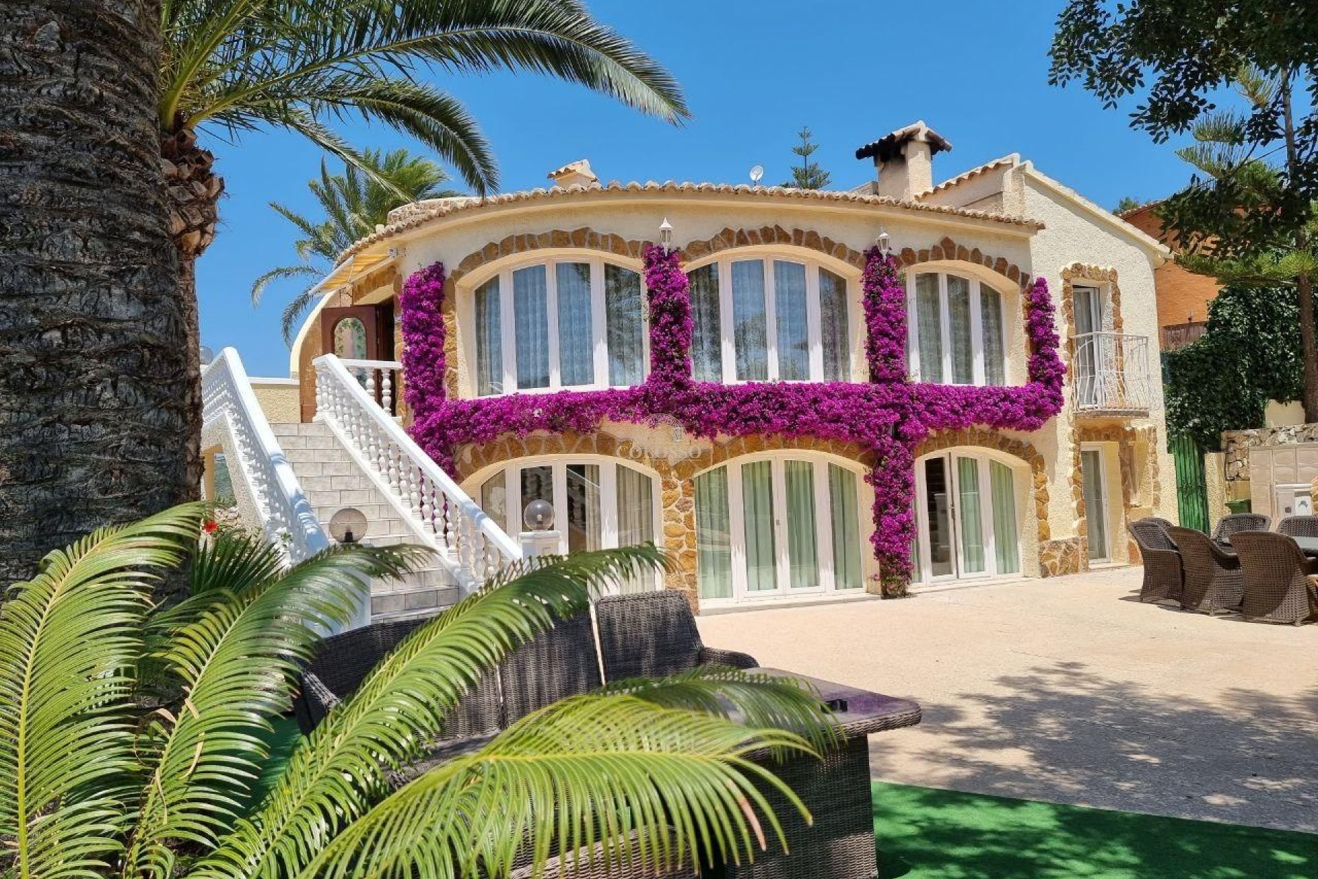Resale - Villa -
Calpe - Cometa