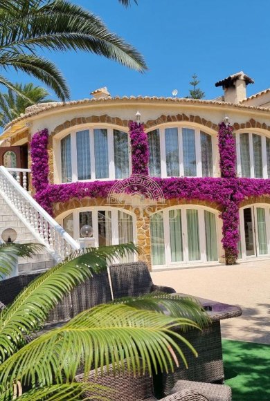 Resale - Villa -
Calpe - Cometa