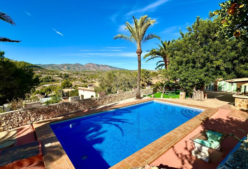 Resale - Villa -
Calpe - Cometa