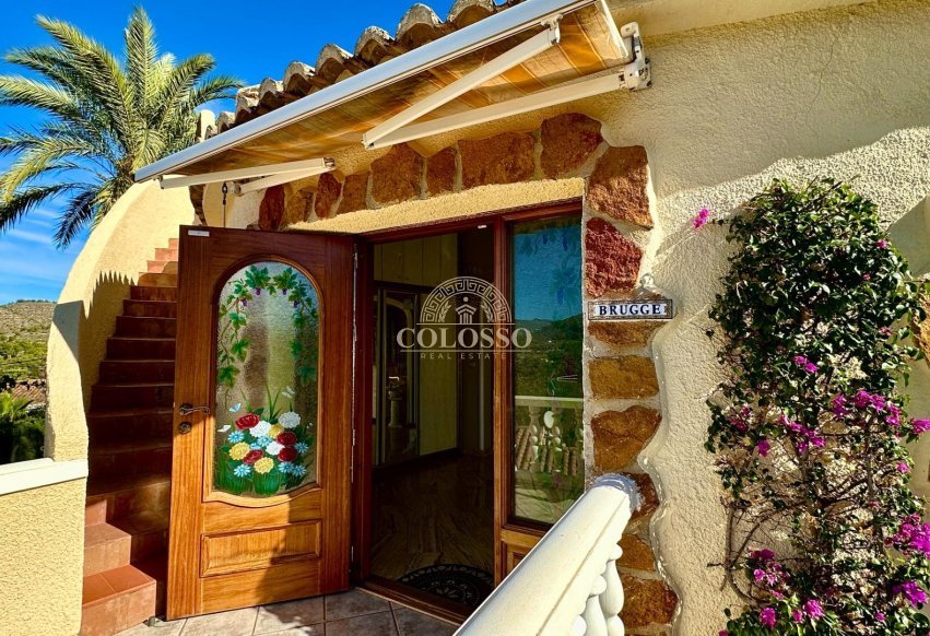 Resale - Villa -
Calpe - Cometa